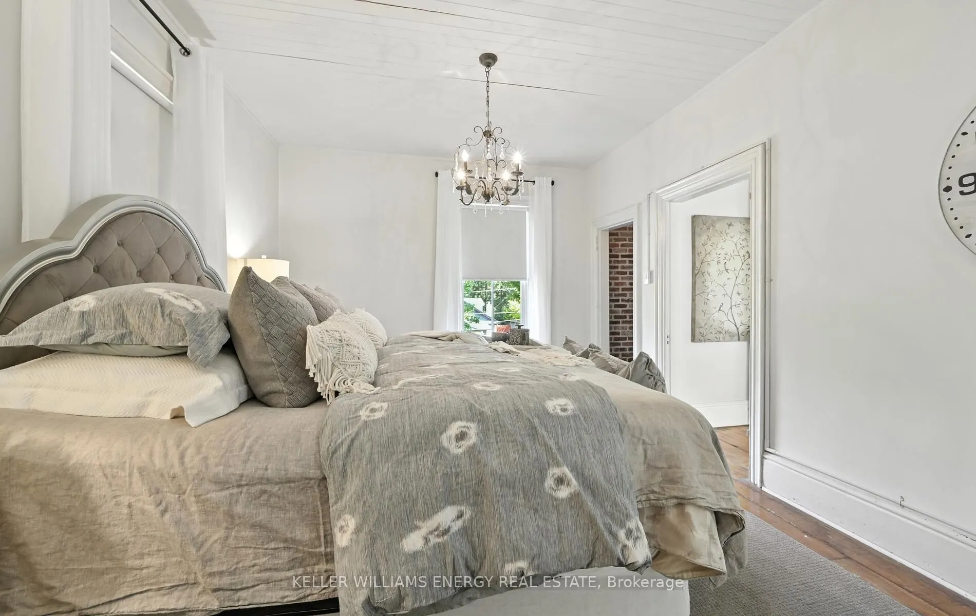 27 Columbus Road E