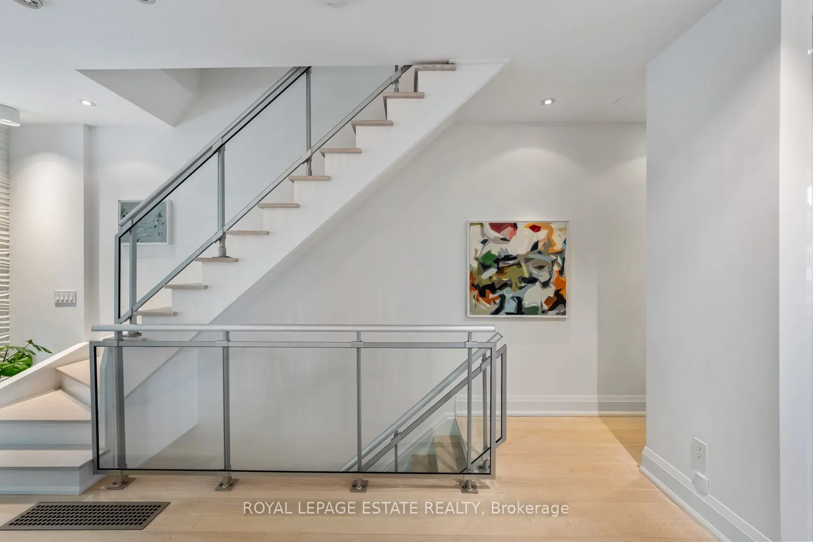 62 Hubbard Boulevard