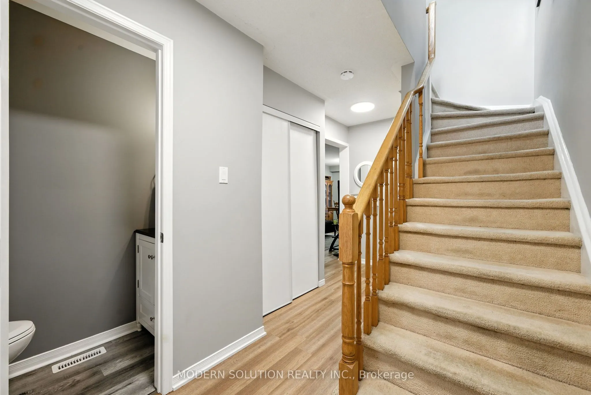 99 Creekwood Crescent