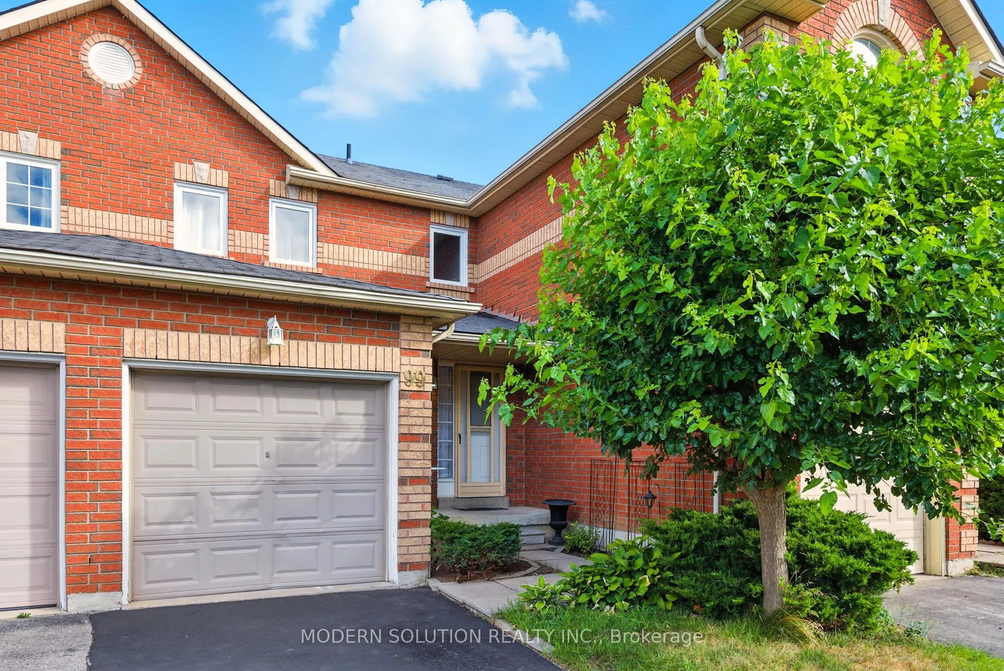 99 Creekwood Crescent