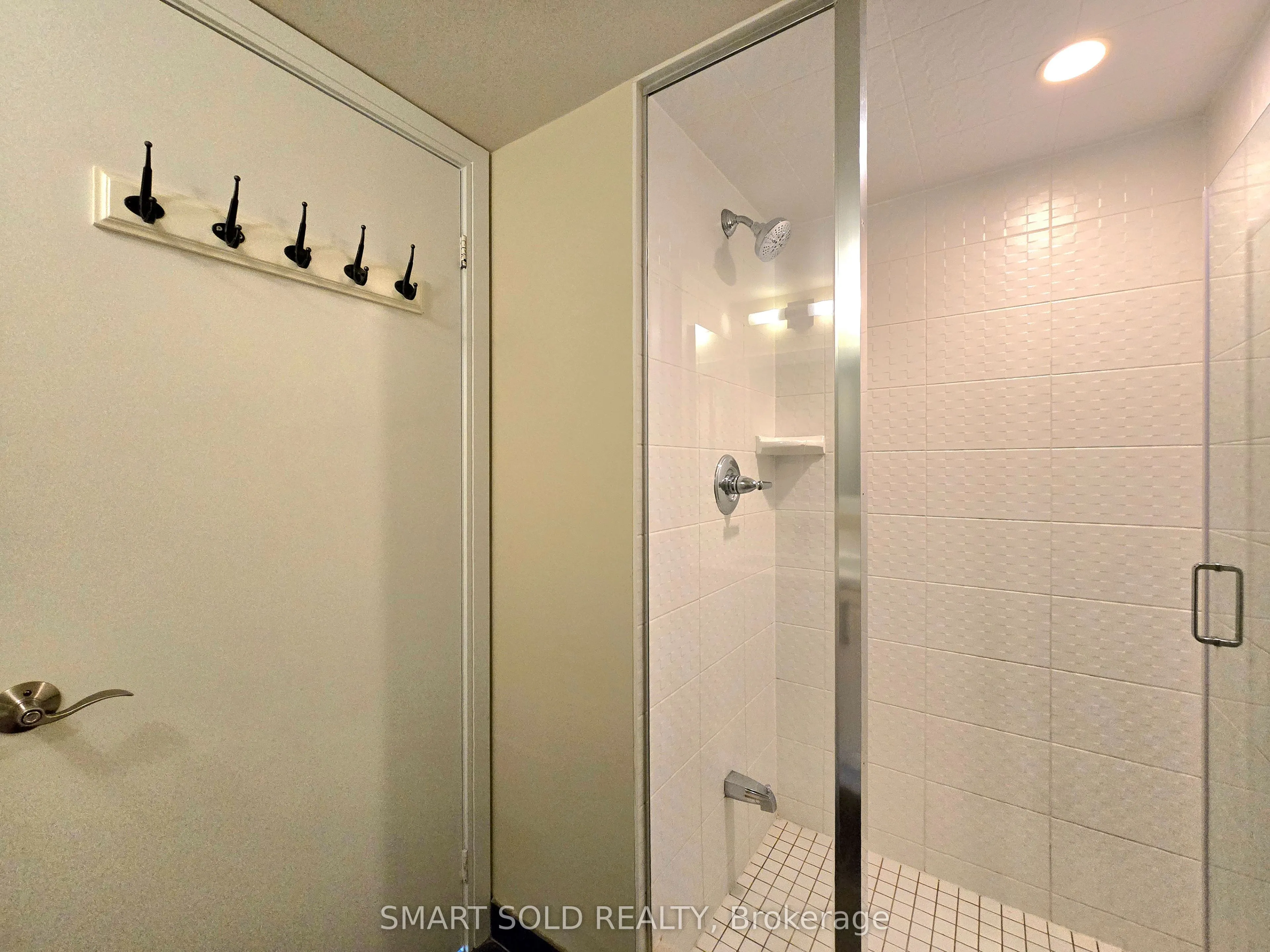 135 Village Green Square, #922