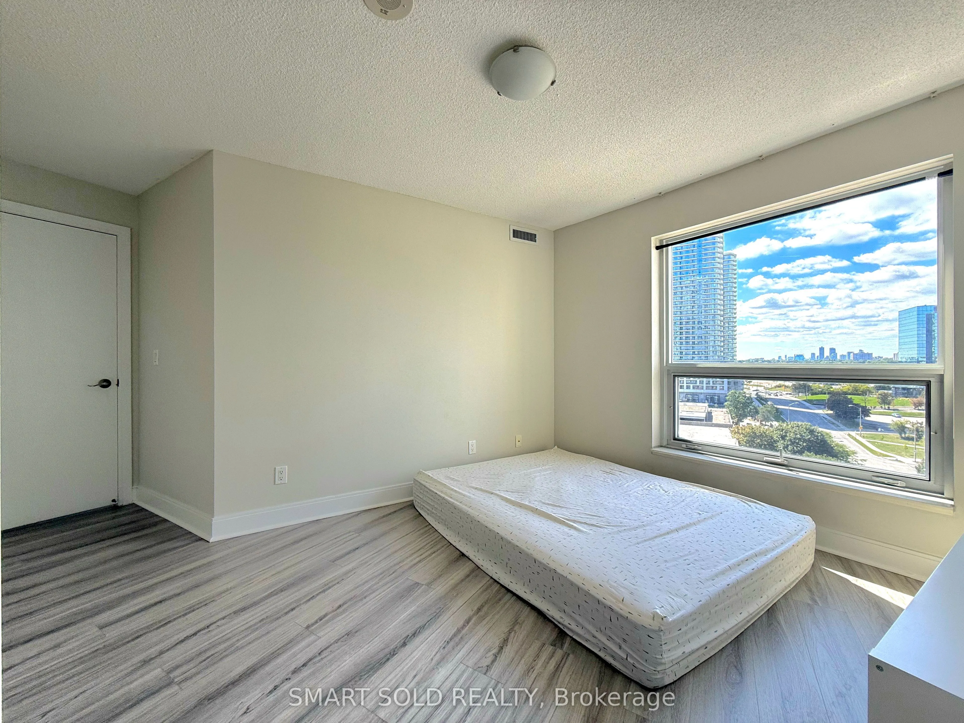 135 Village Green Square, #922