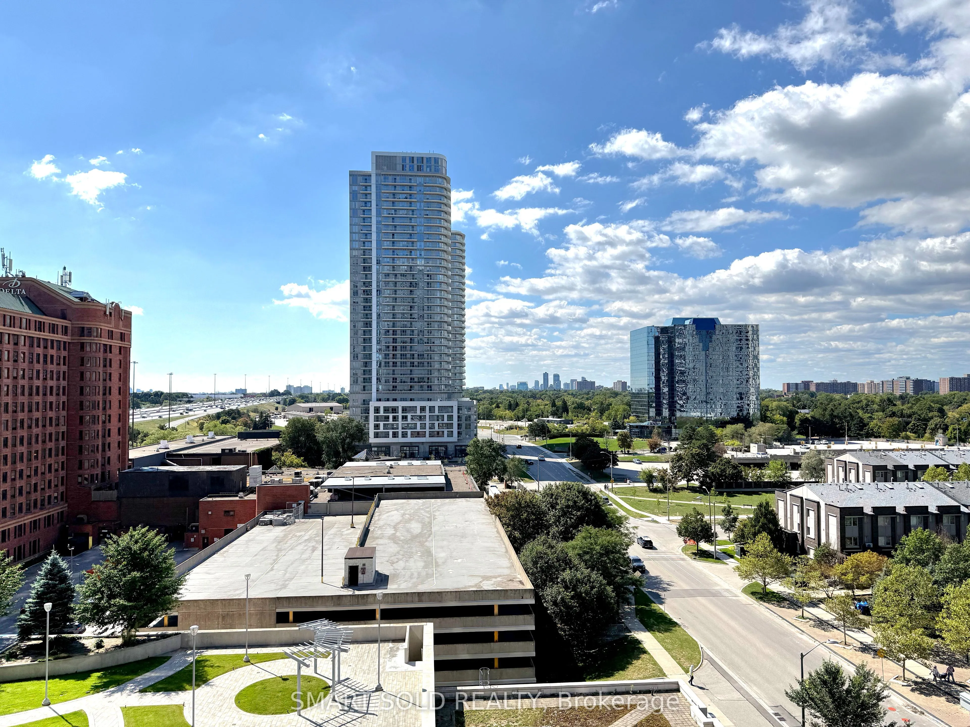 135 Village Green Square, #922