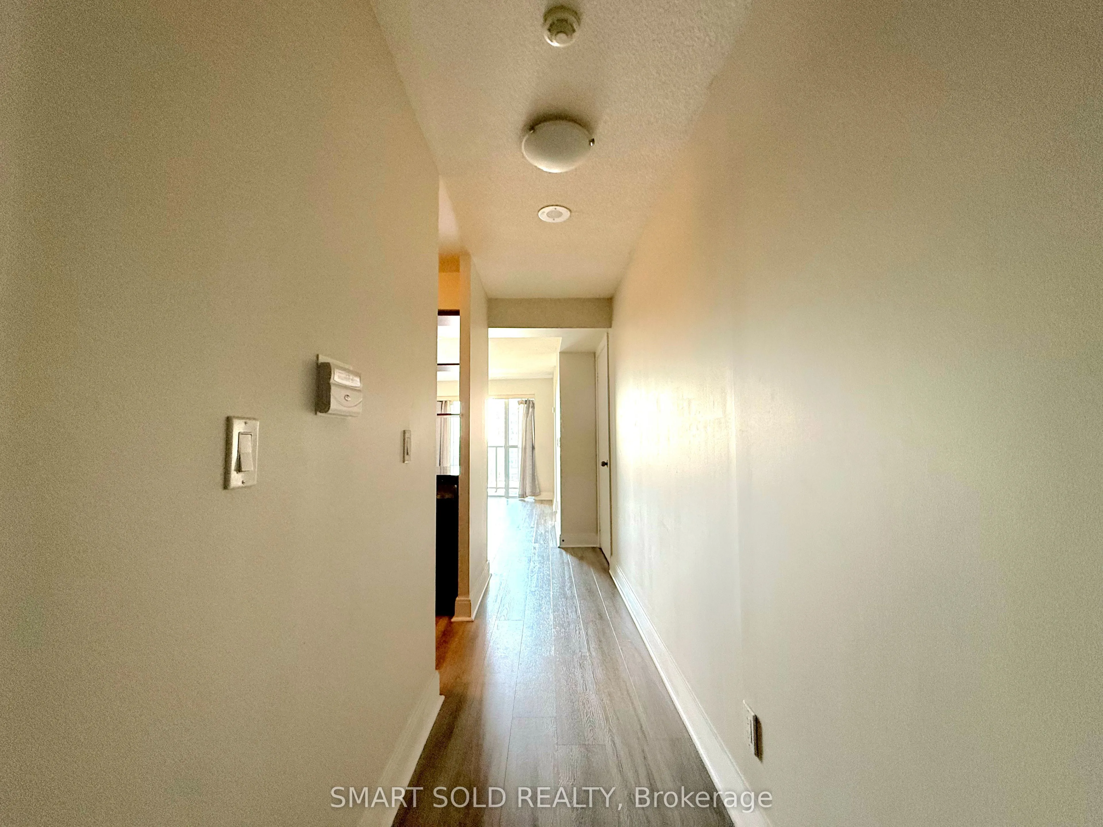 135 Village Green Square, #922