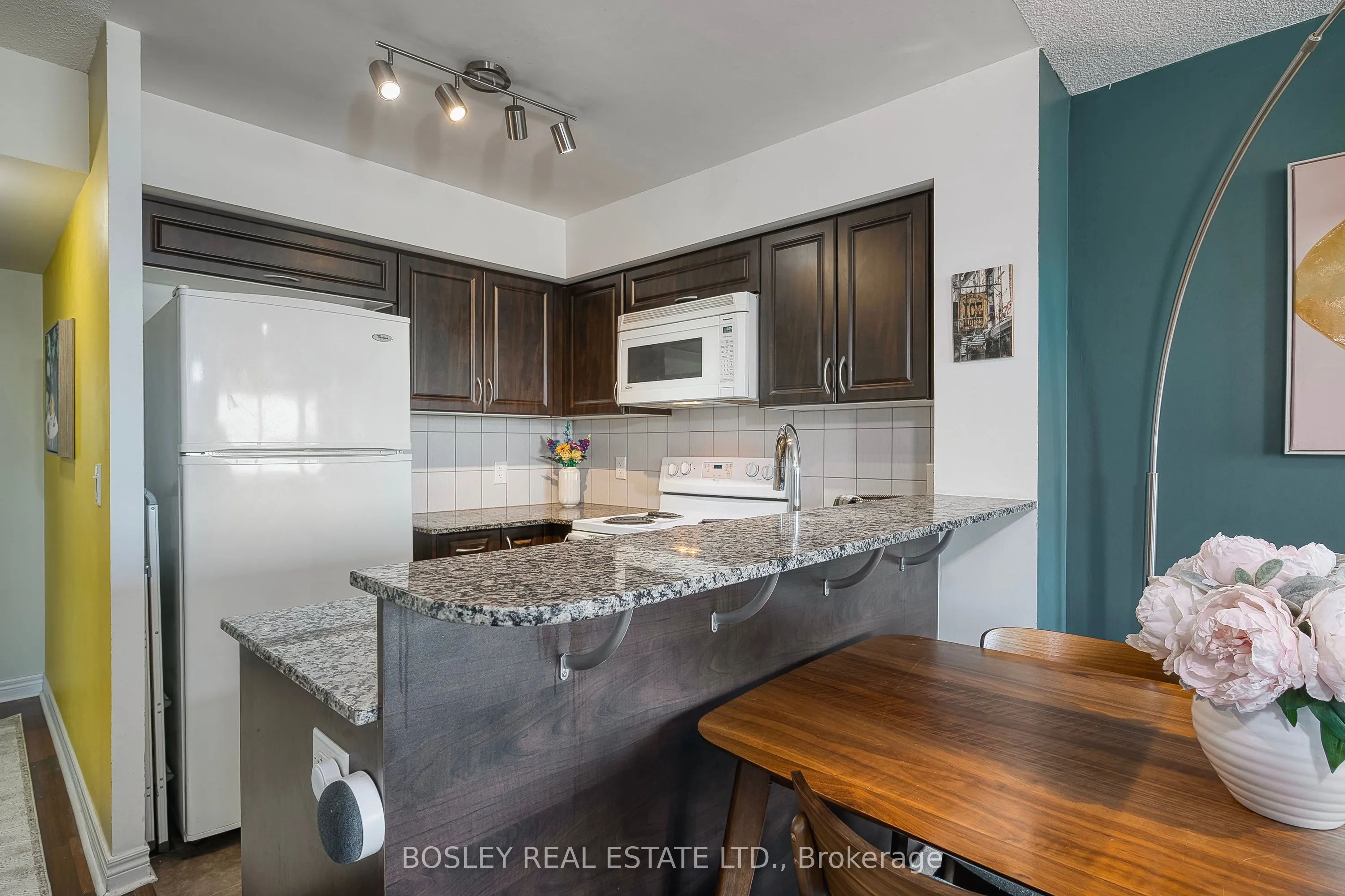 60 Fairfax Crescent, #326