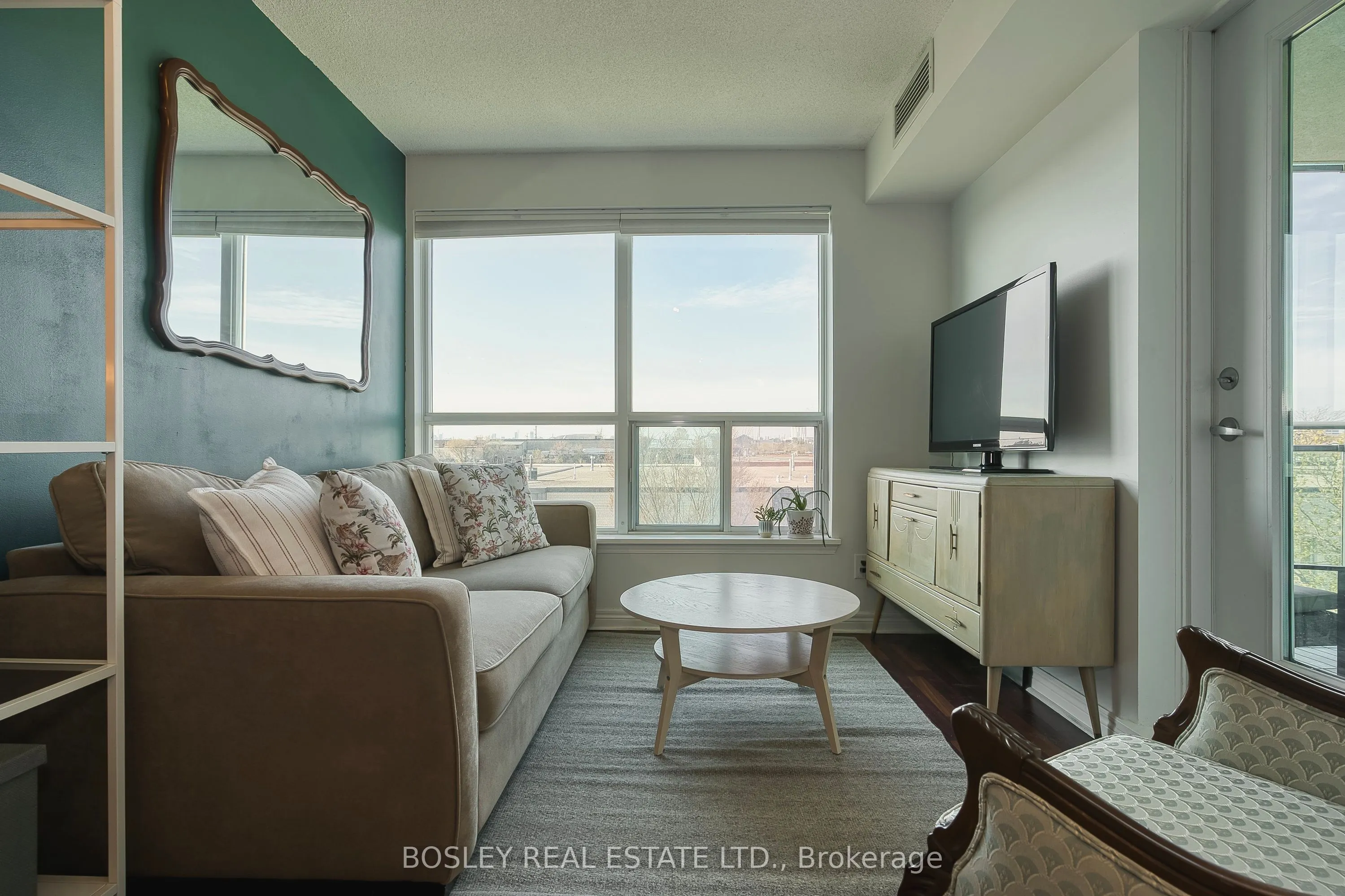 60 Fairfax Crescent, #326