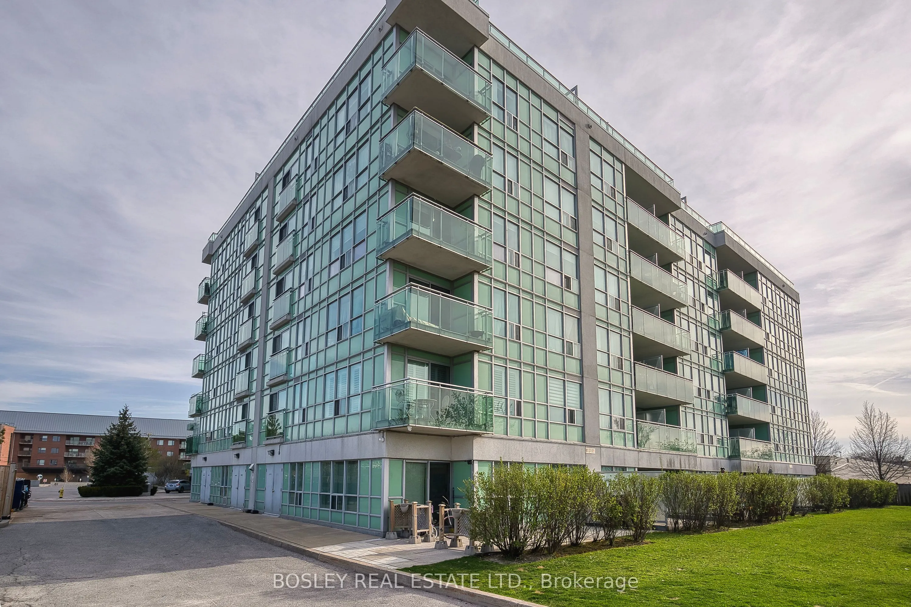 60 Fairfax Crescent, #326