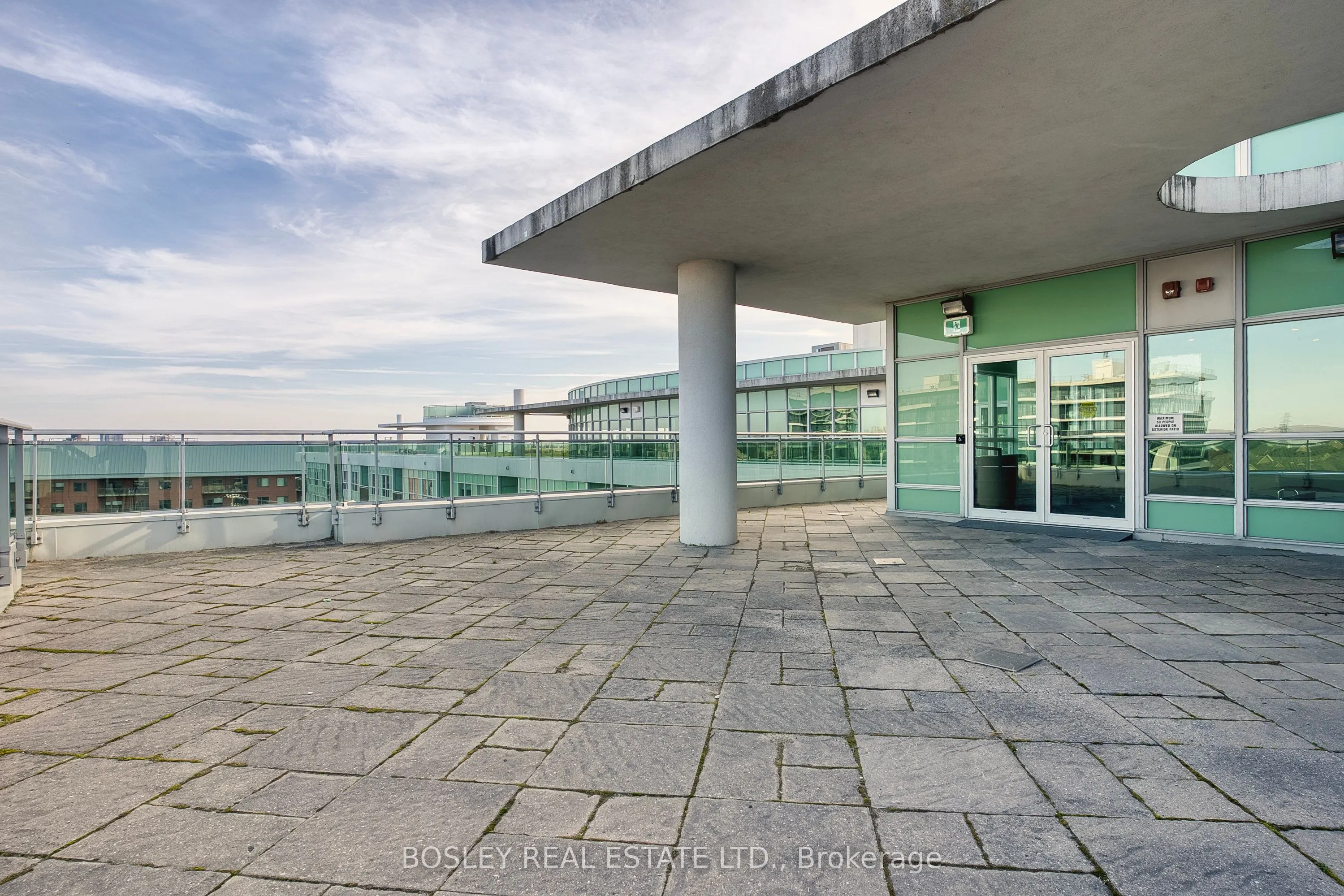 60 Fairfax Crescent, #326