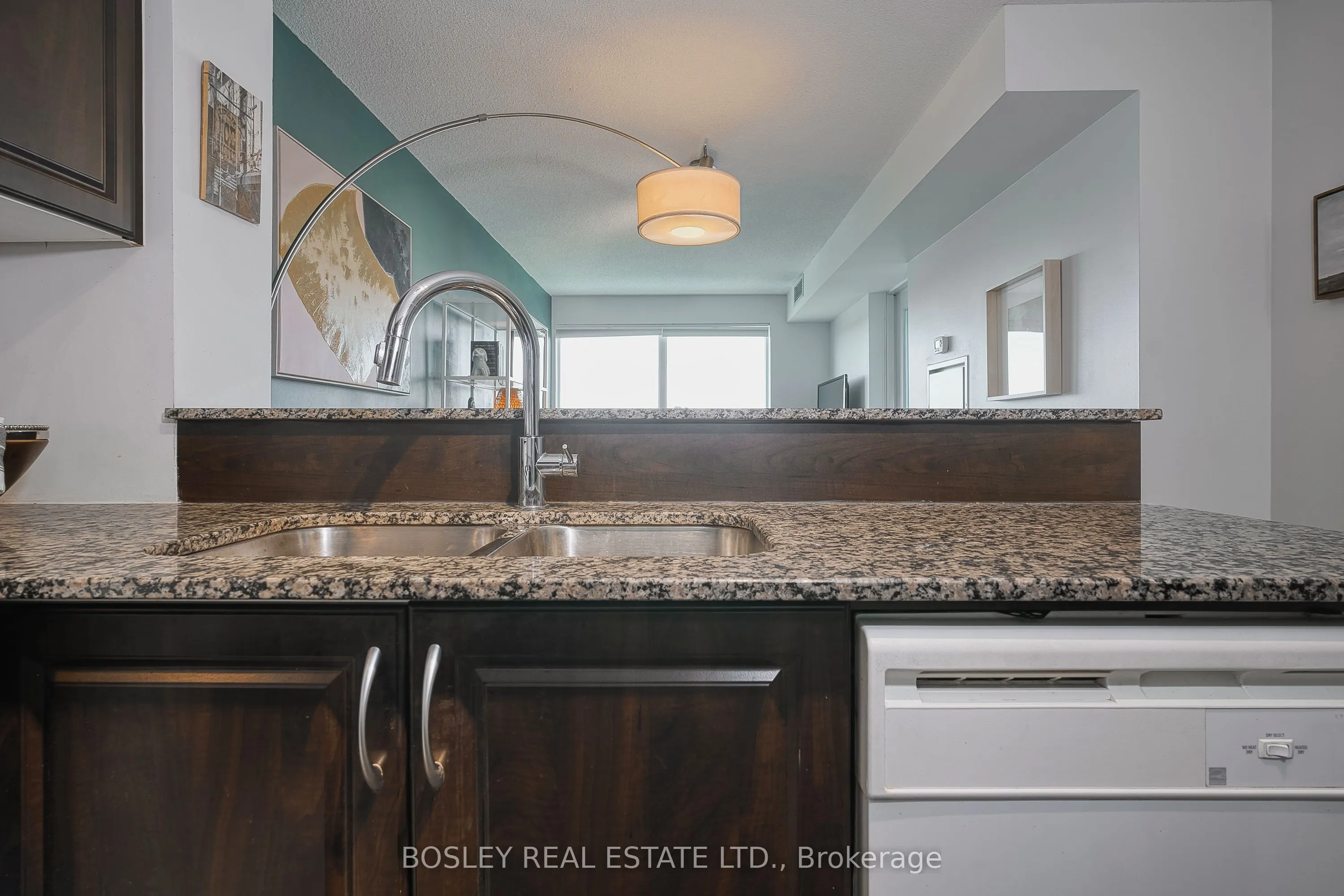 60 Fairfax Crescent, #326