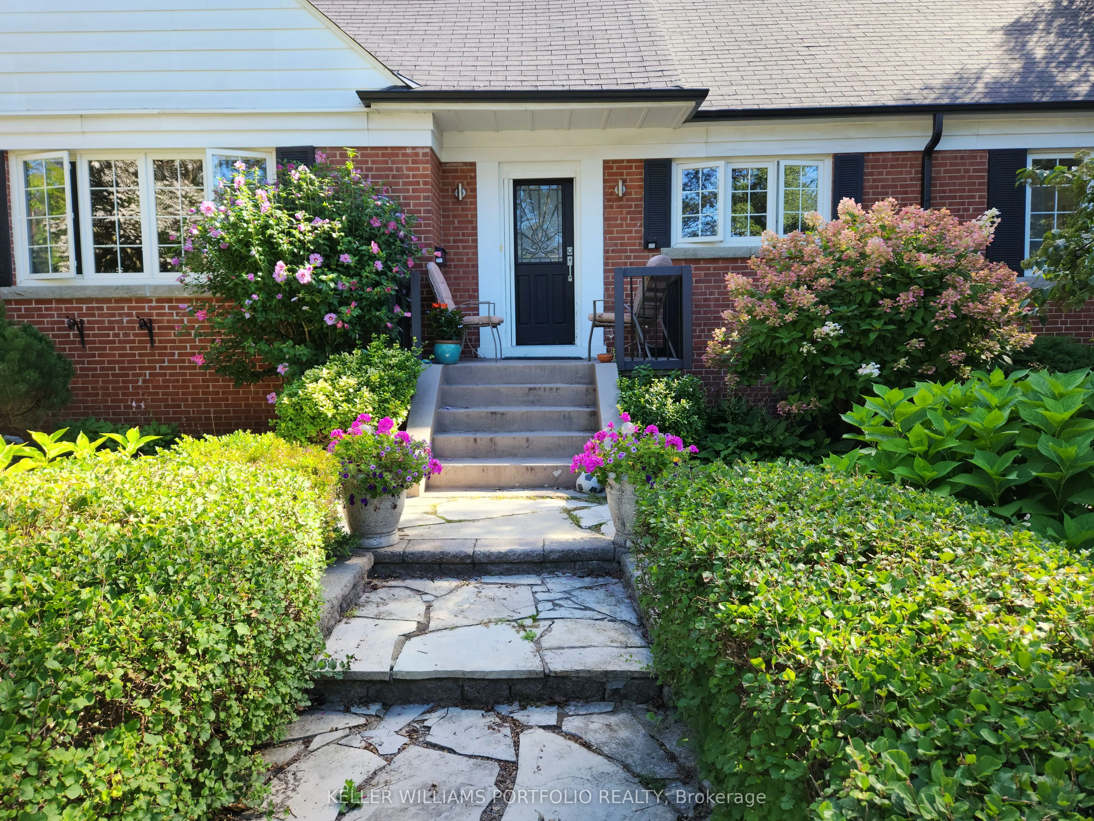27 Wood Glen Road