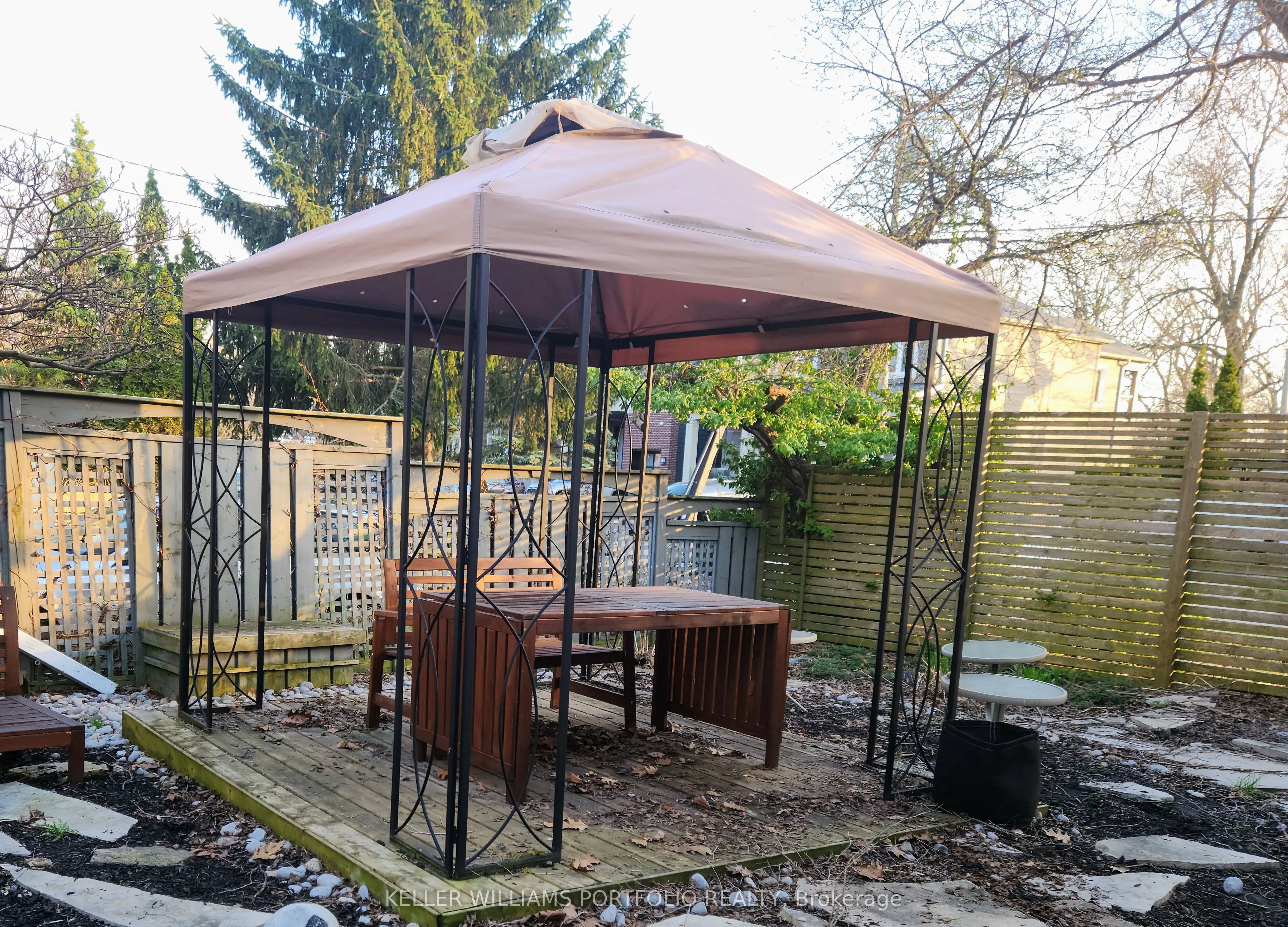27 Wood Glen Road