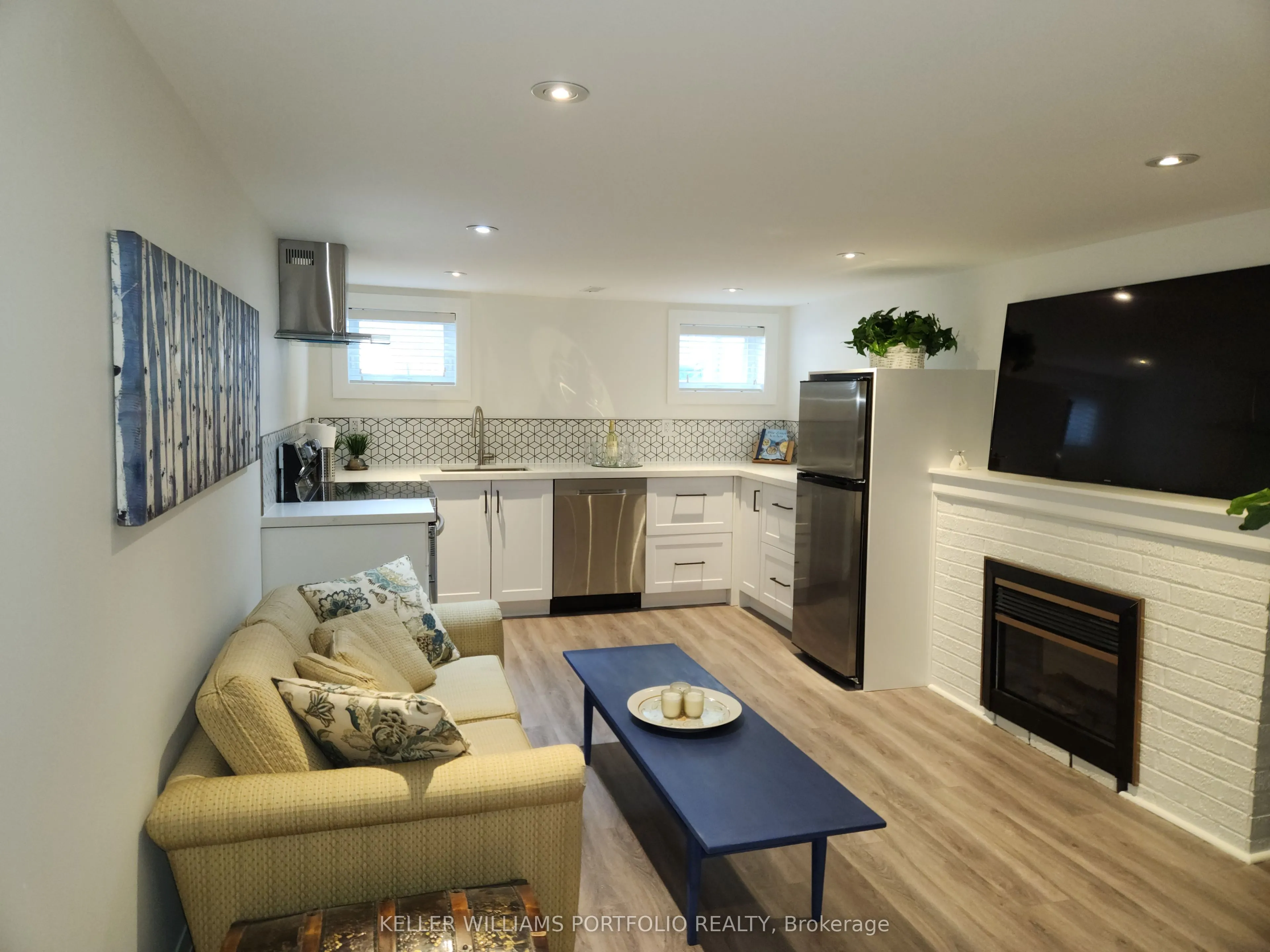 27 Wood Glen Road