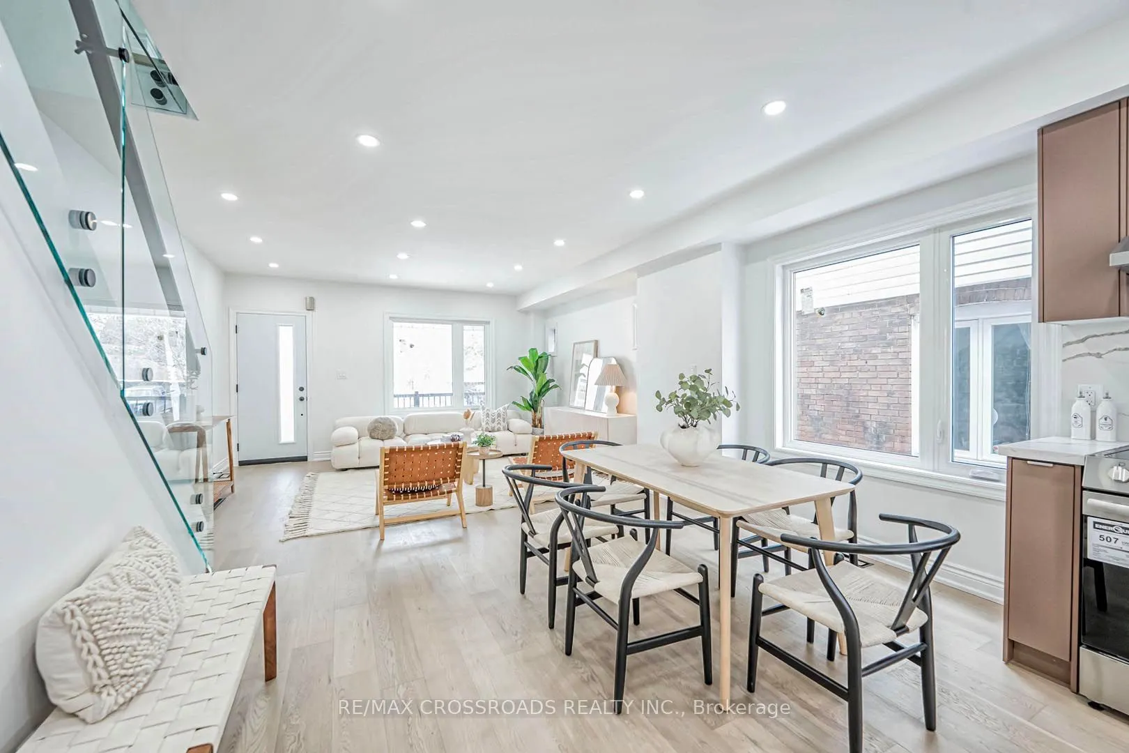 548 Glebeholme Boulevard