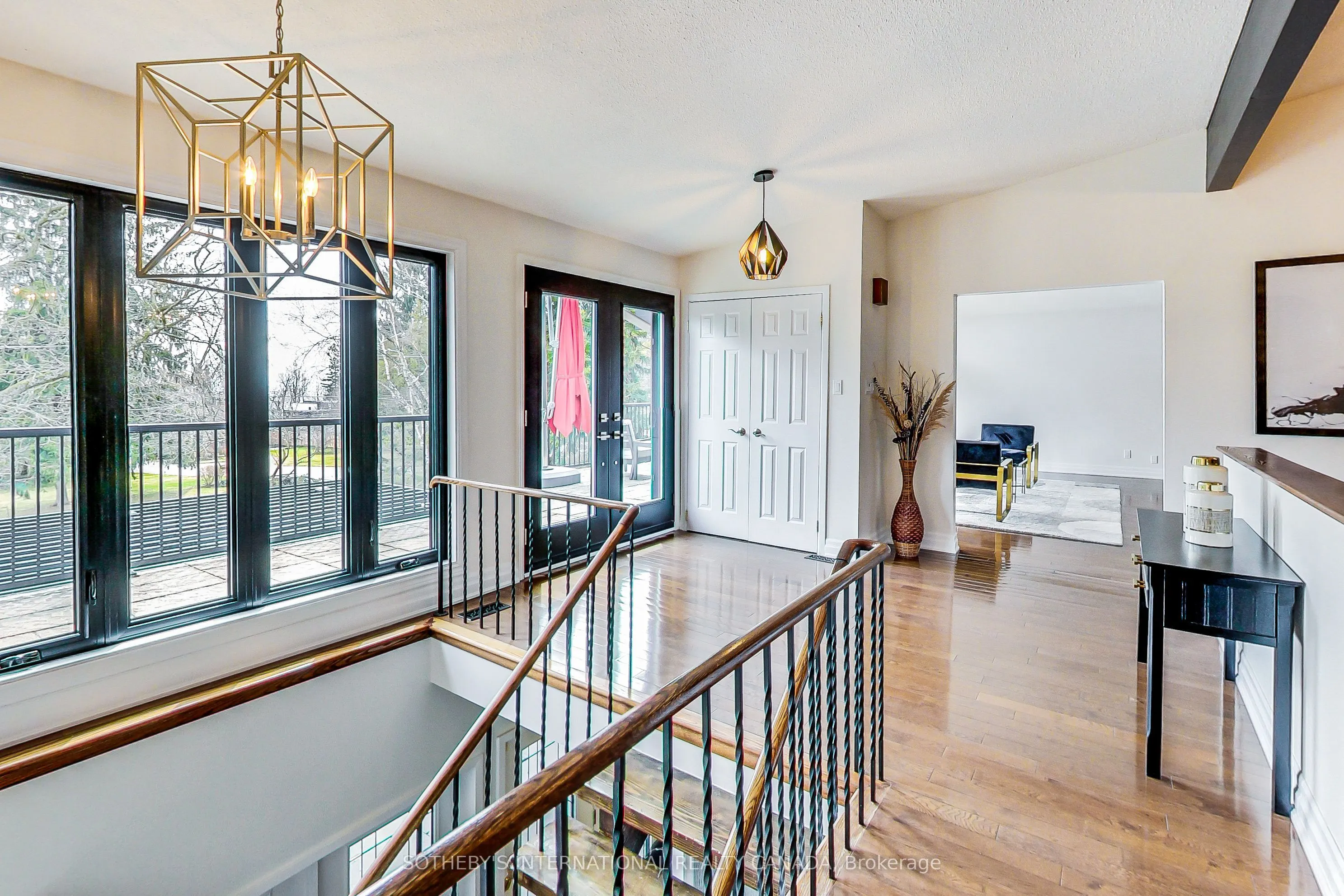 41 Meadowcliffe Drive