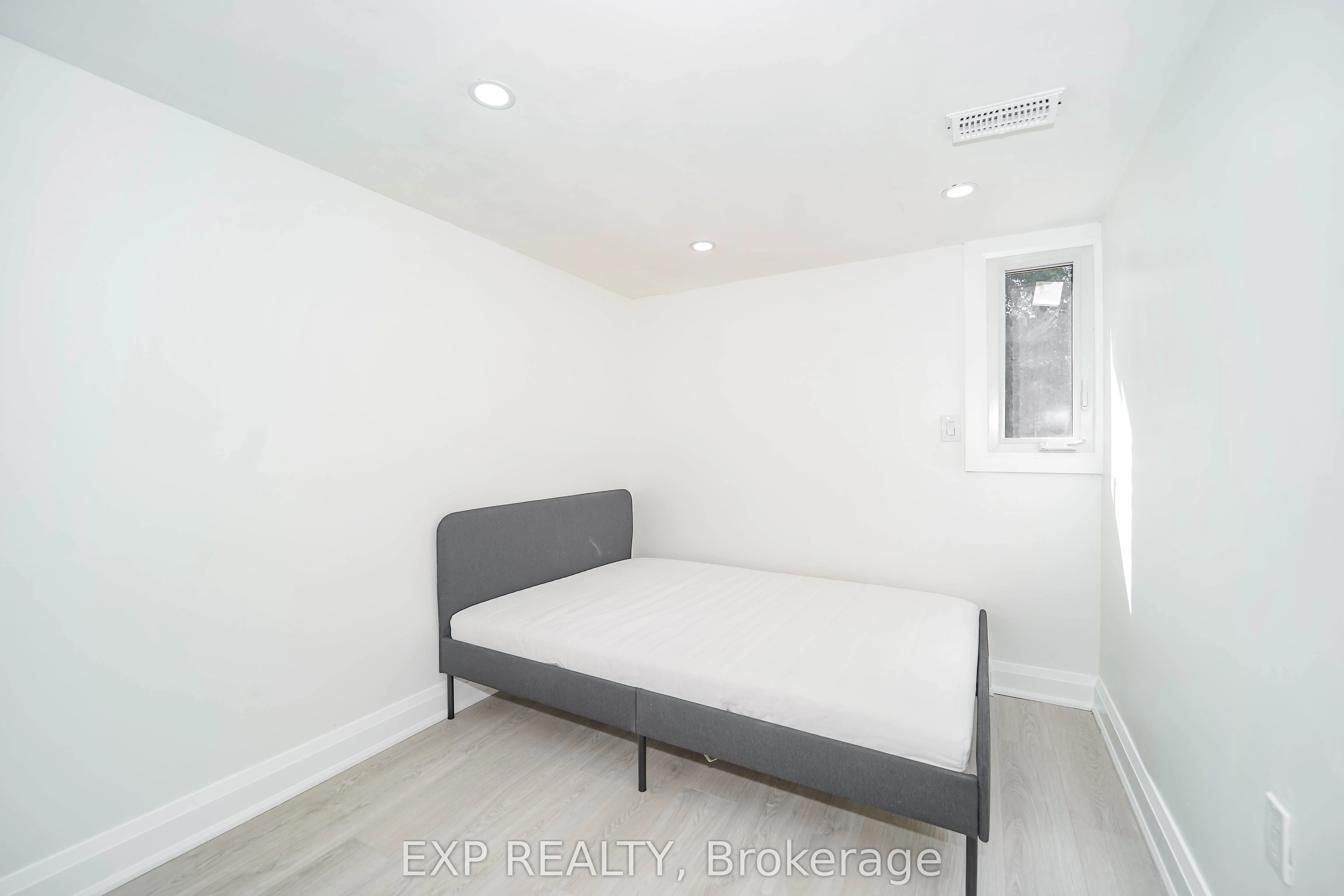 25 Nabob Crescent
