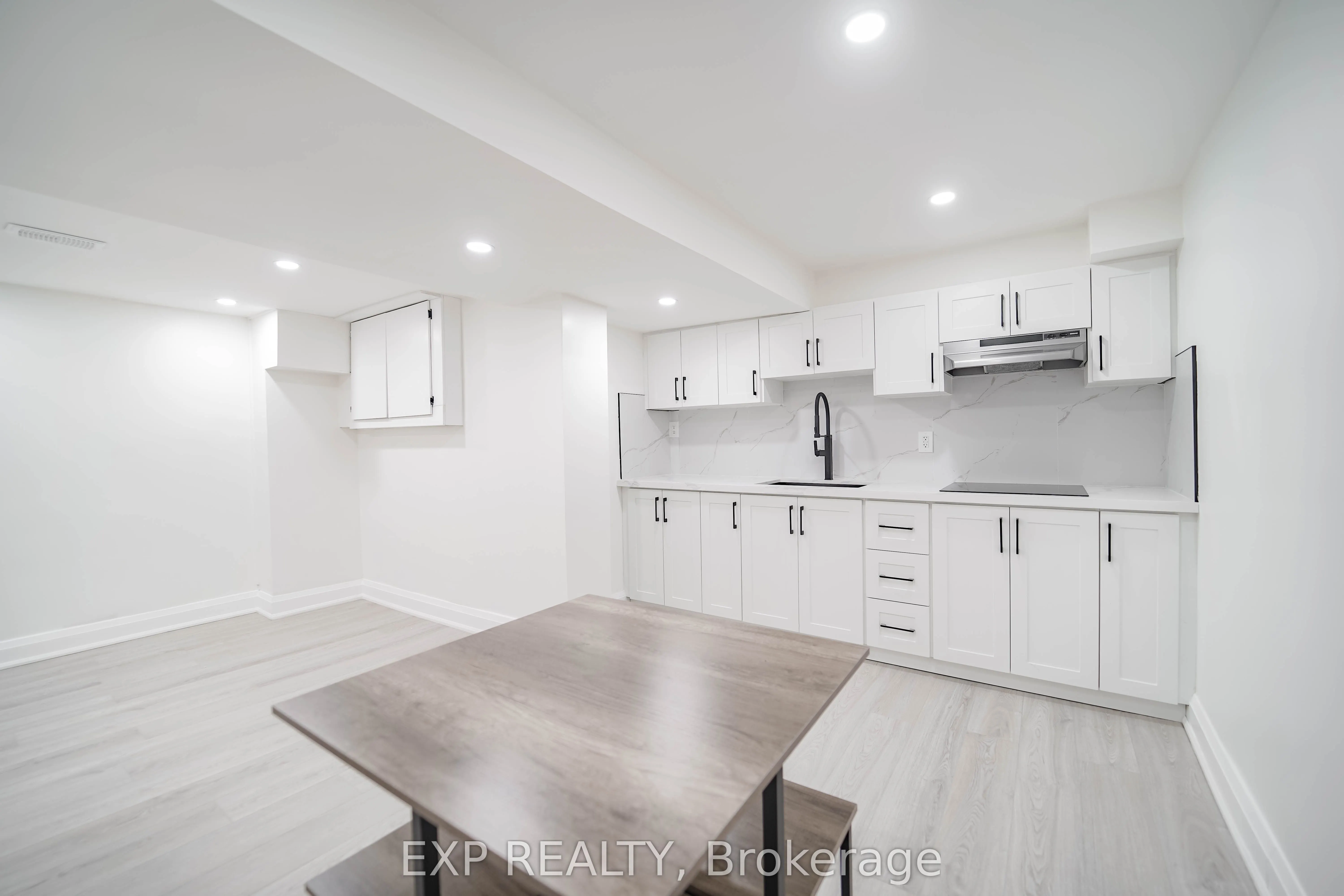 25 Nabob Crescent