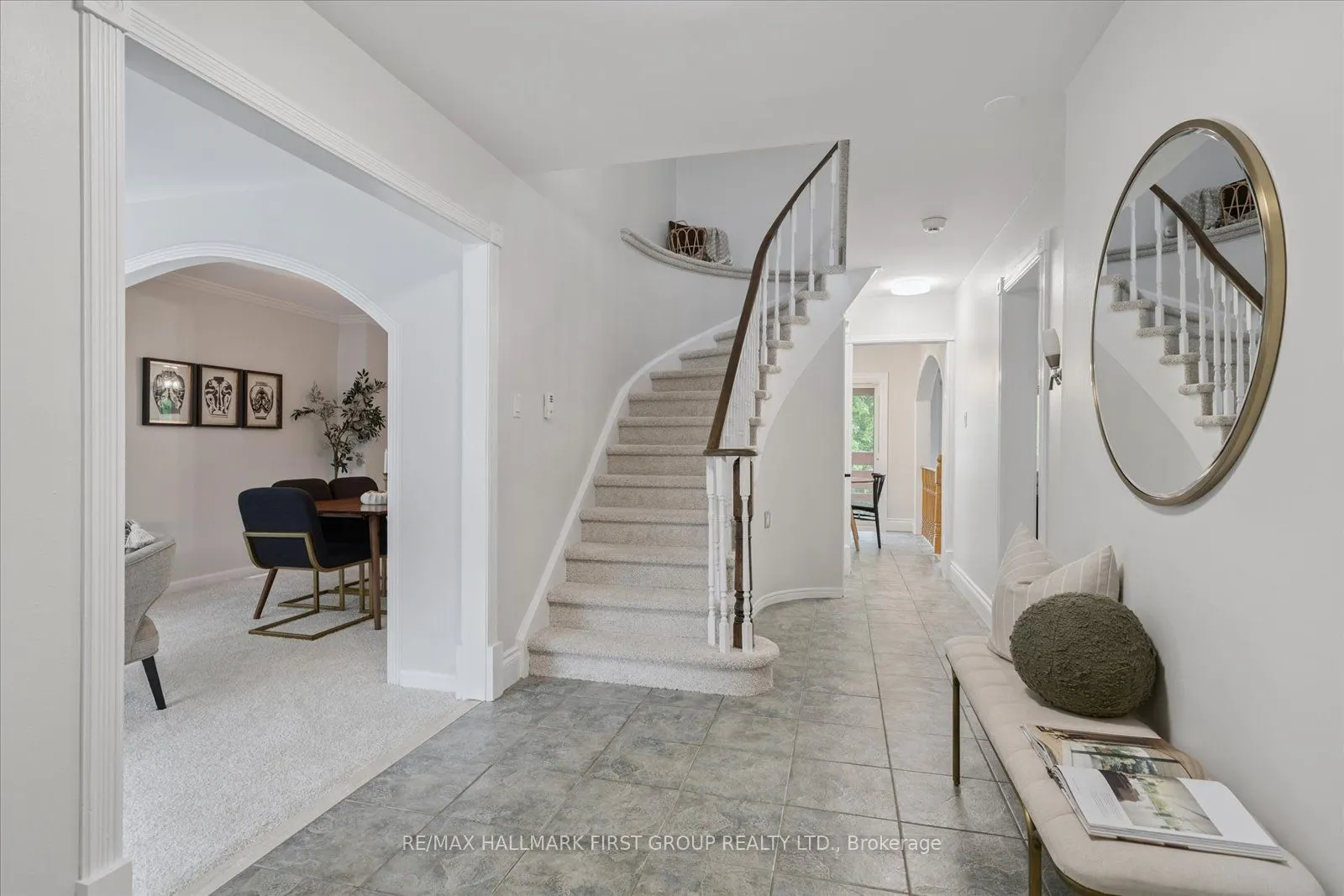 2362 Strathmore Crescent W