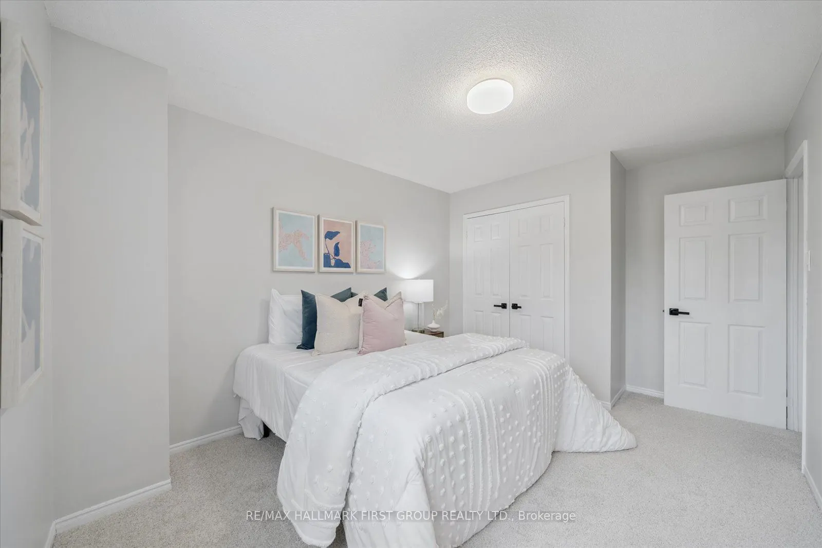 2362 Strathmore Crescent W