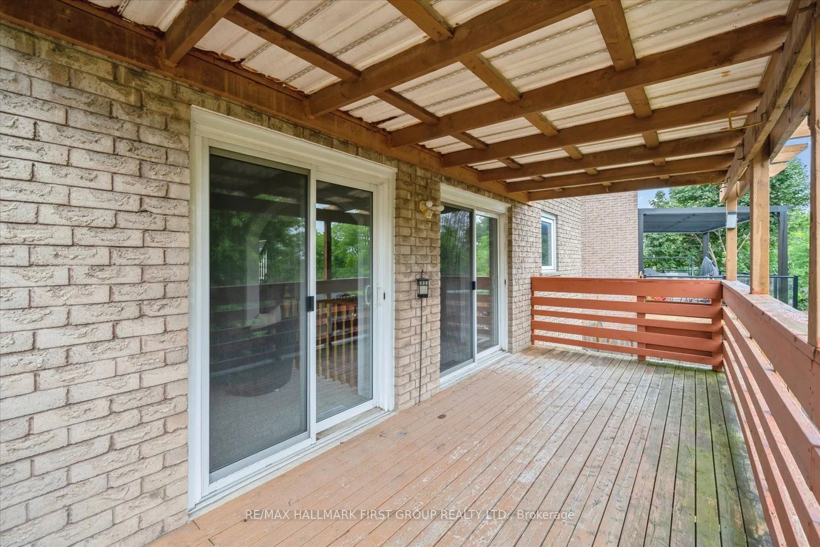 2362 Strathmore Crescent W