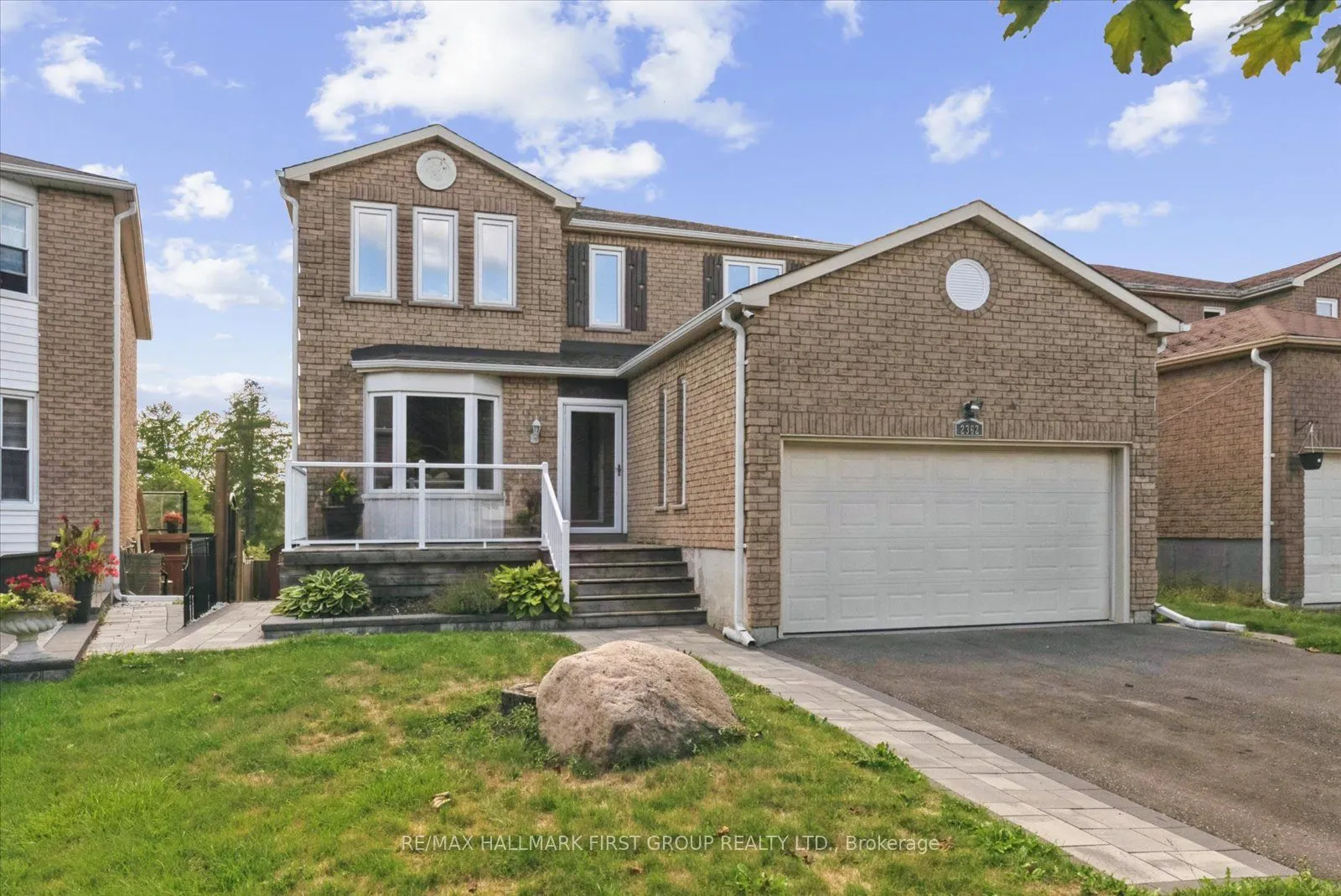 2362 Strathmore Crescent W