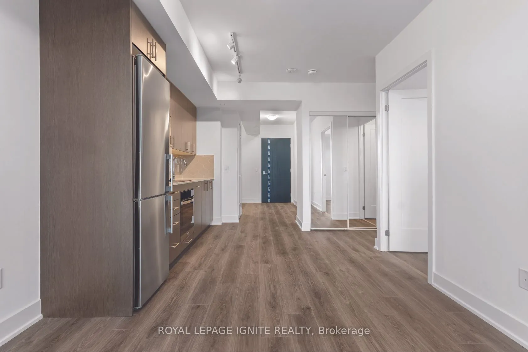2545 Simcoe Street N, #2701
