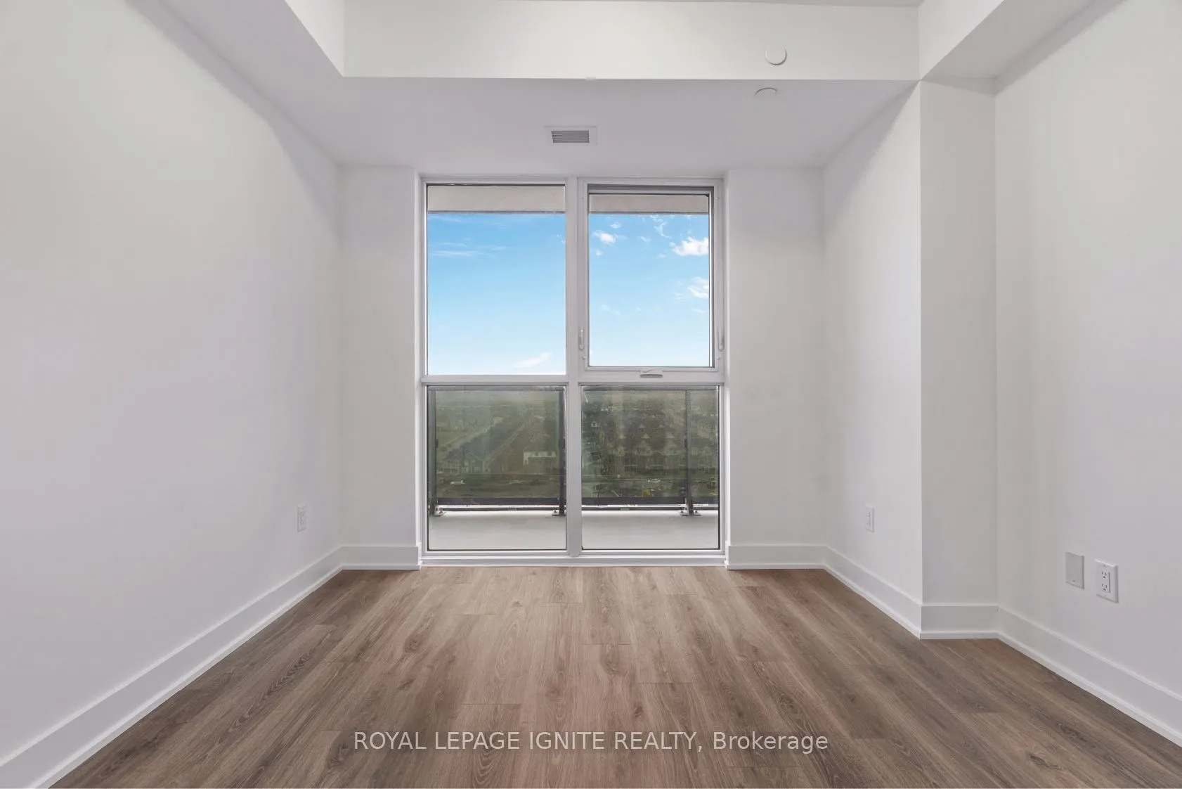 2545 Simcoe Street N, #2701