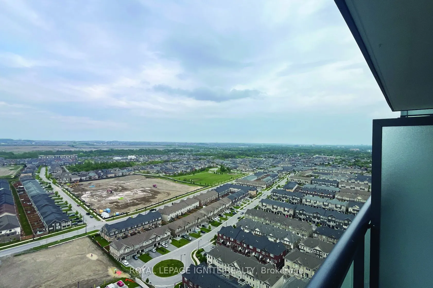 2545 Simcoe Street N, #2701