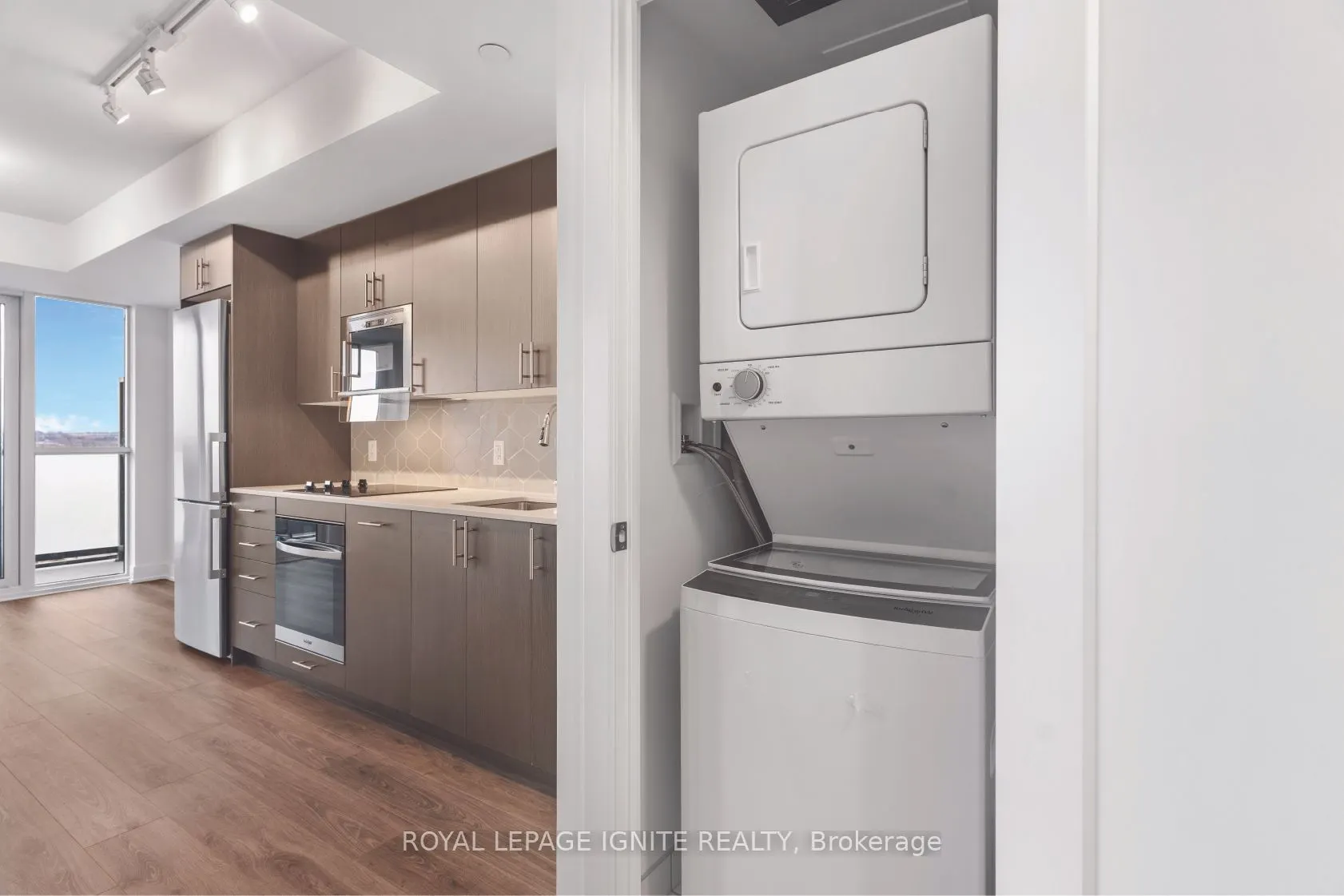 2545 Simcoe Street N, #2701