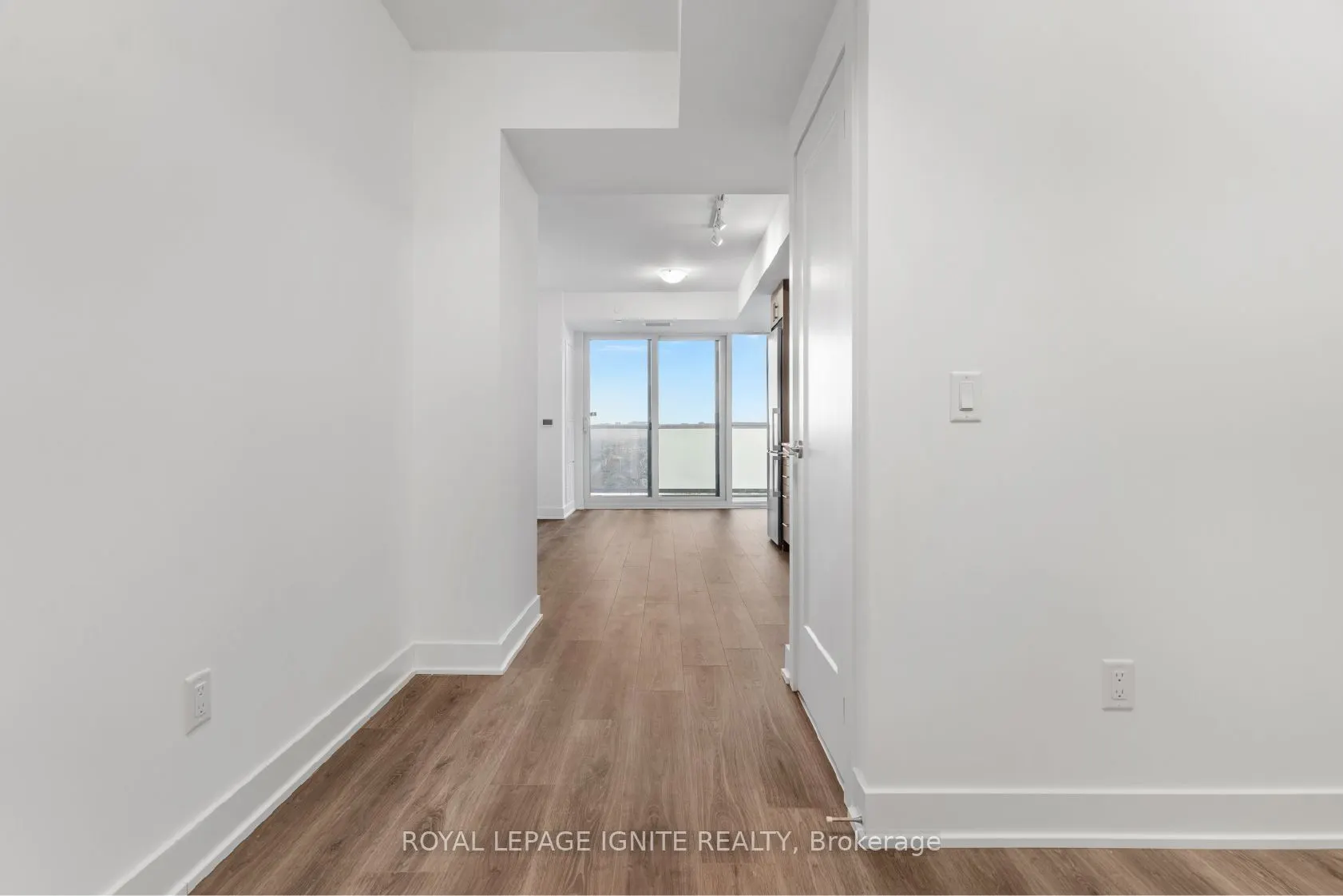 2545 Simcoe Street N, #2701