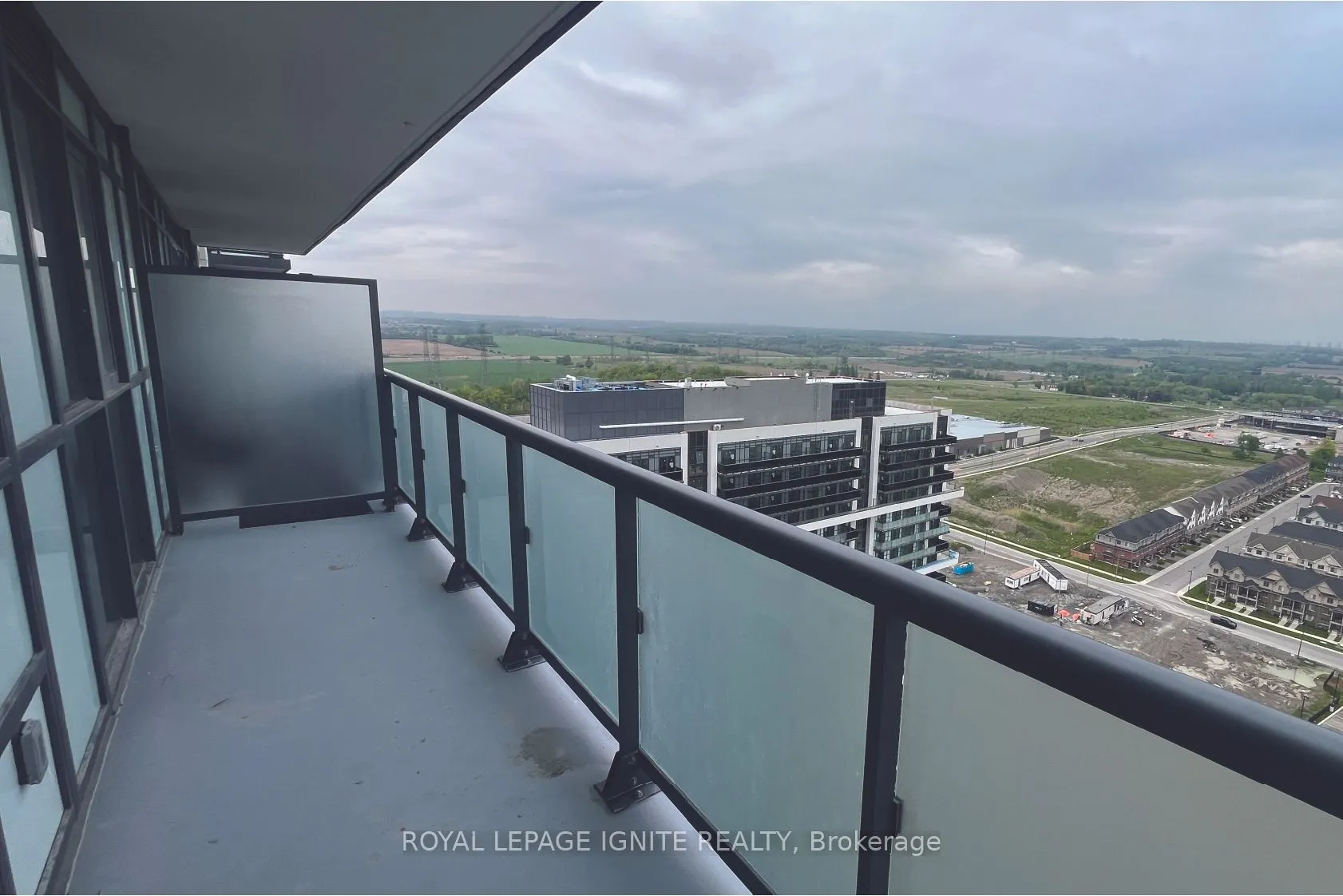 2545 Simcoe Street N, #2701