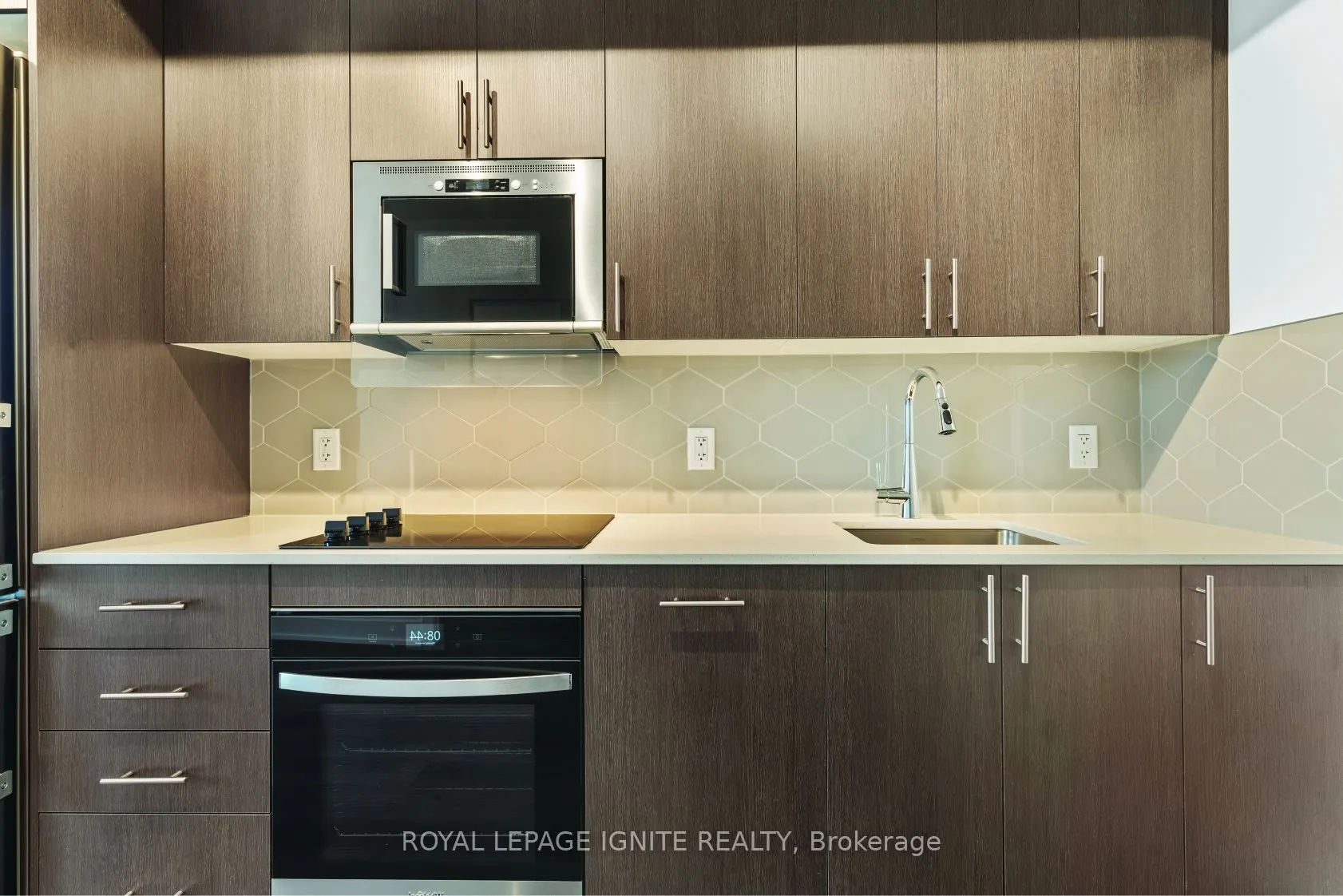 2545 Simcoe Street N, #2701