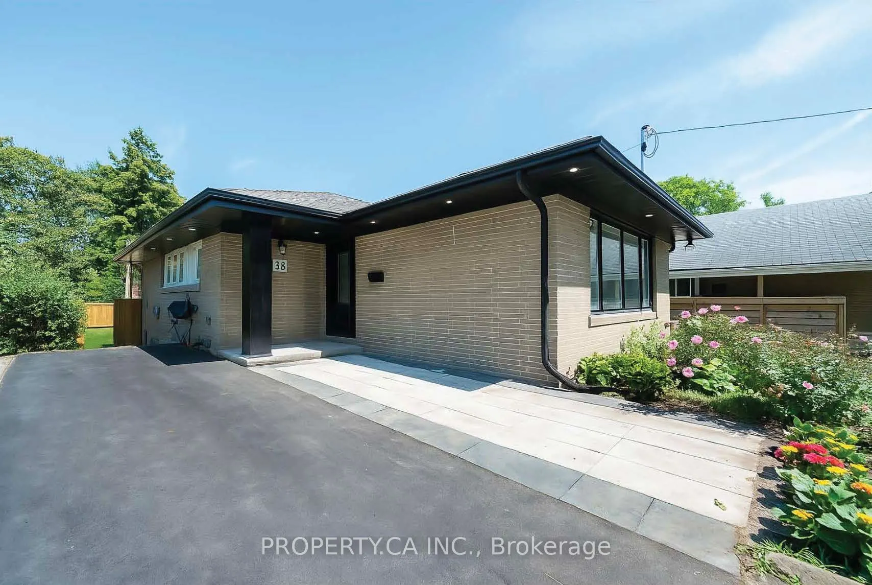 33 Moorecroft Crescent