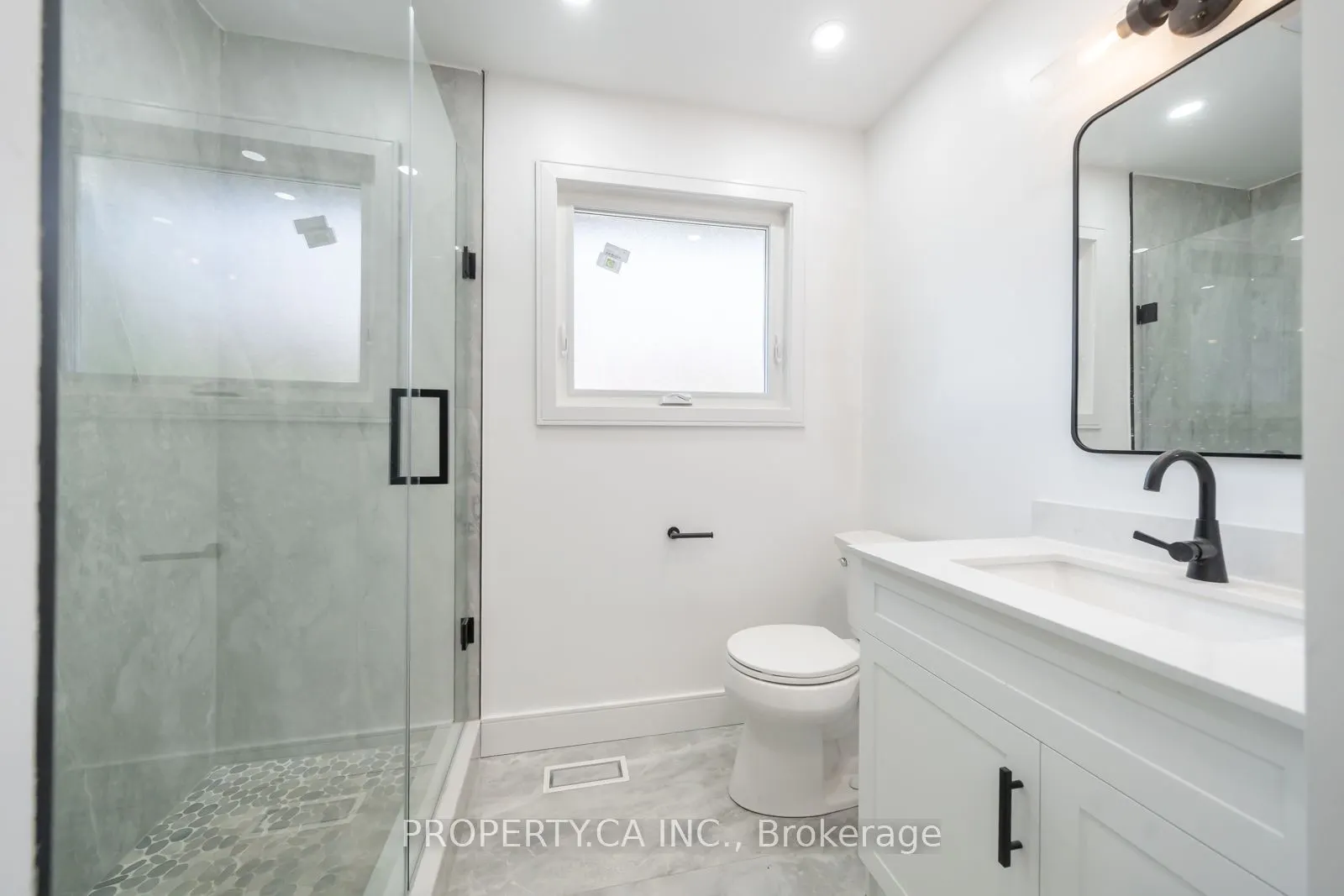 33 Moorecroft Crescent