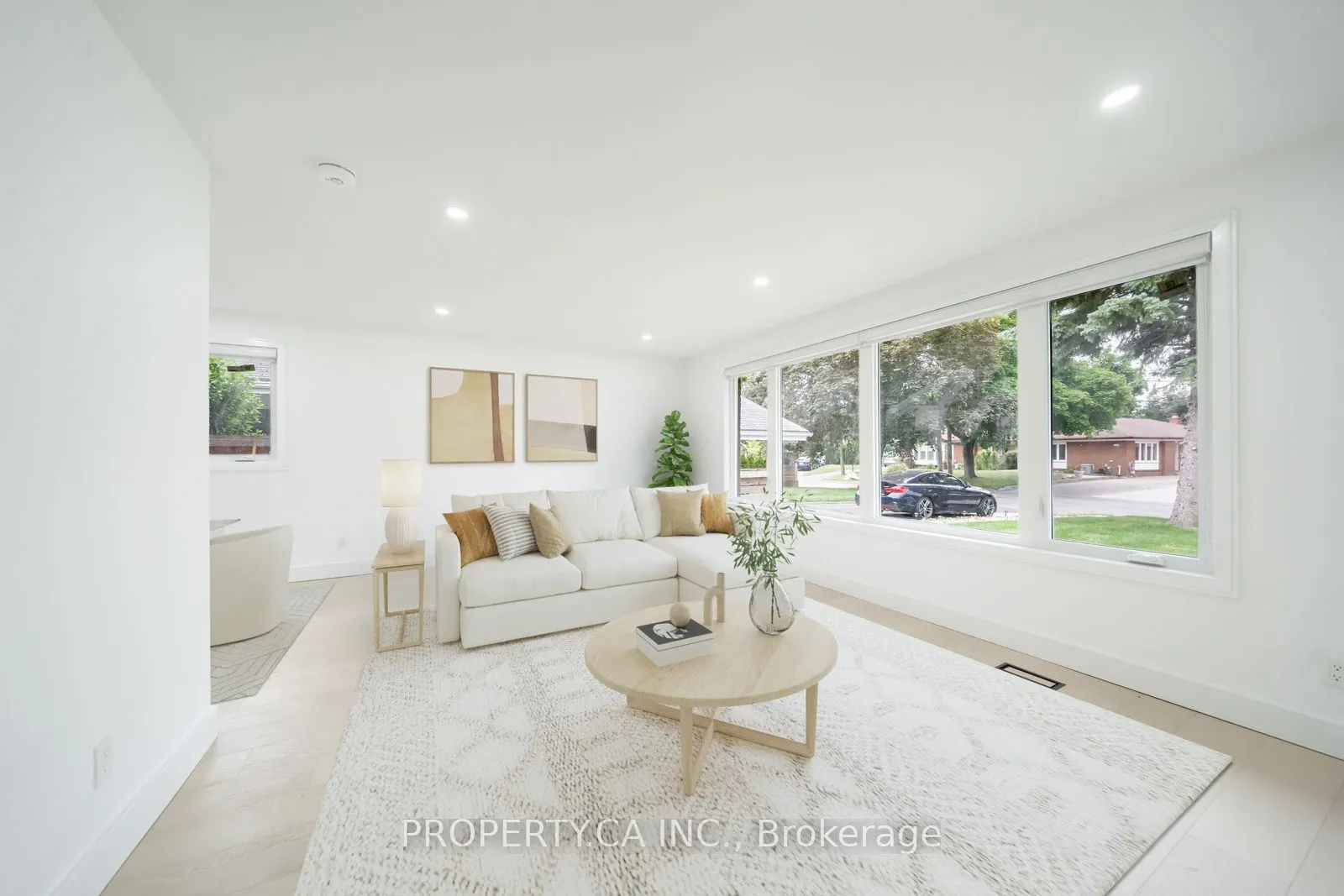 33 Moorecroft Crescent