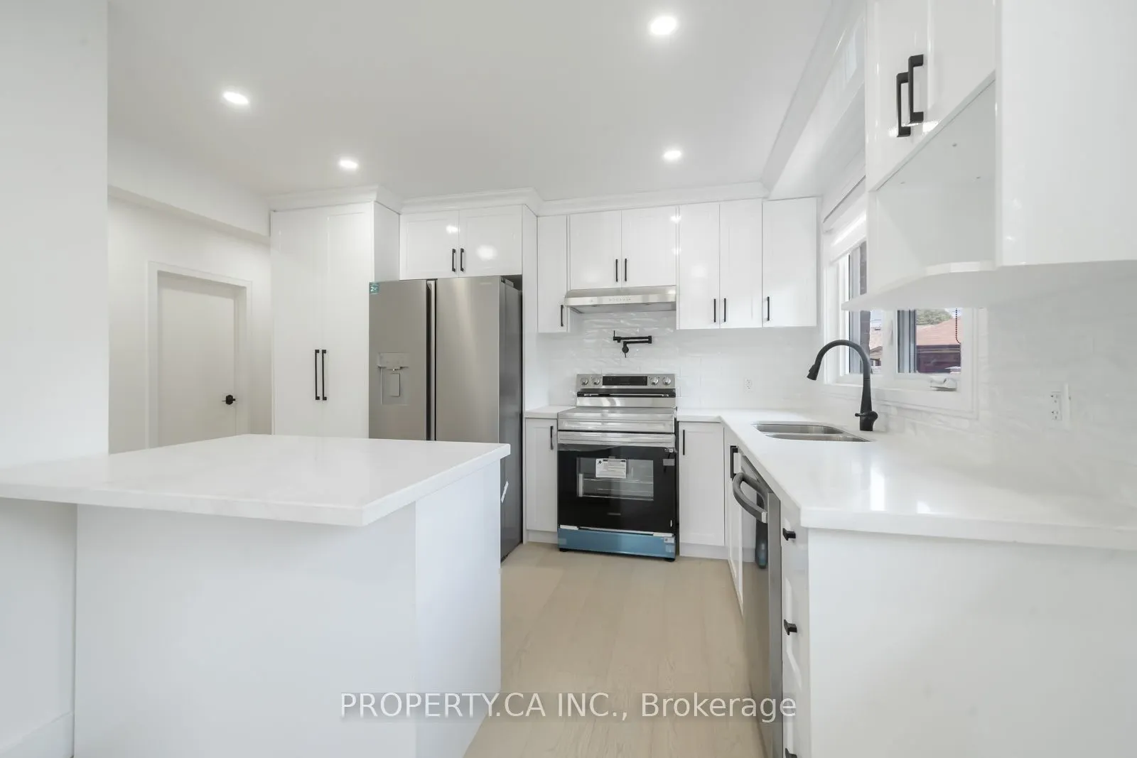 33 Moorecroft Crescent