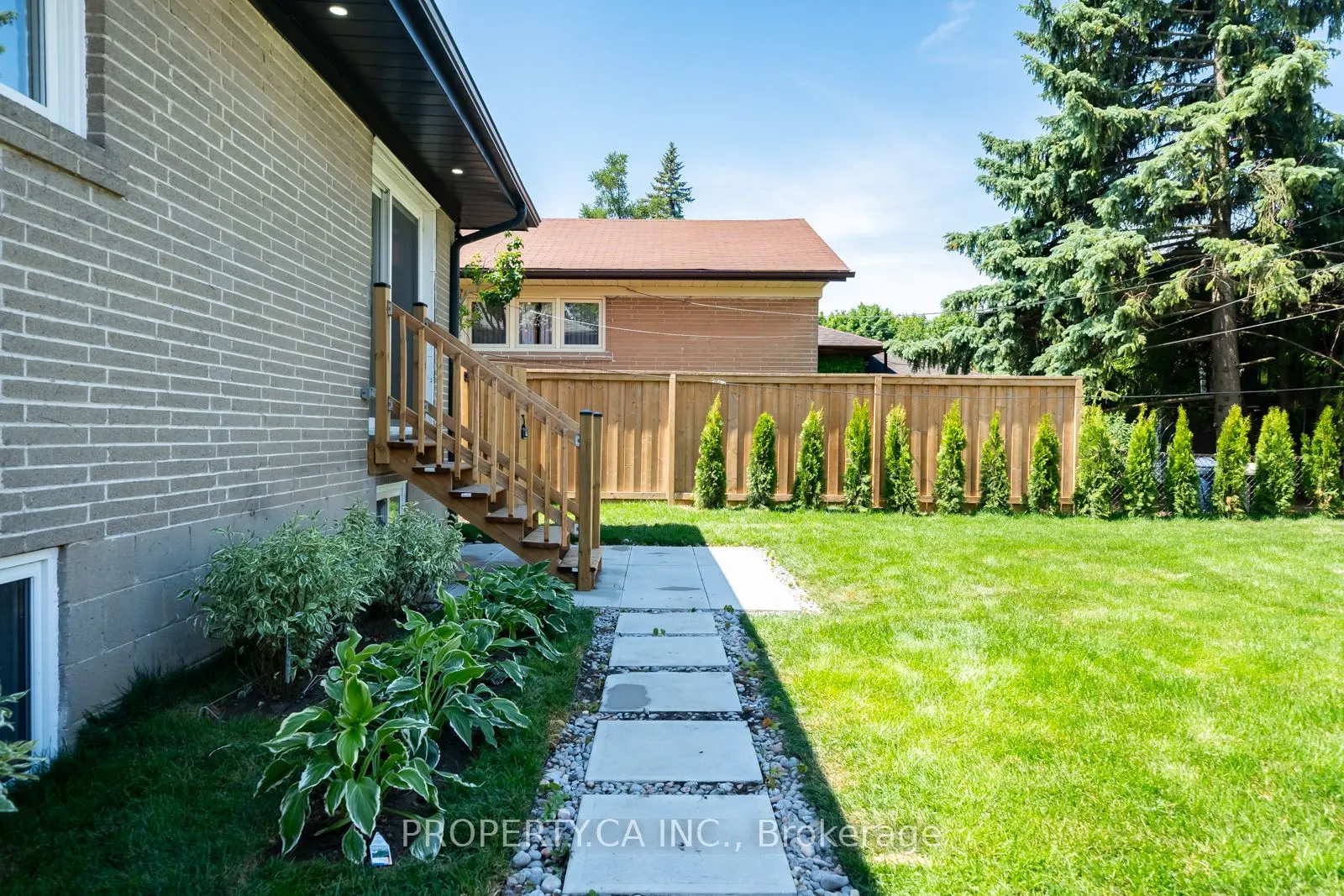 33 Moorecroft Crescent