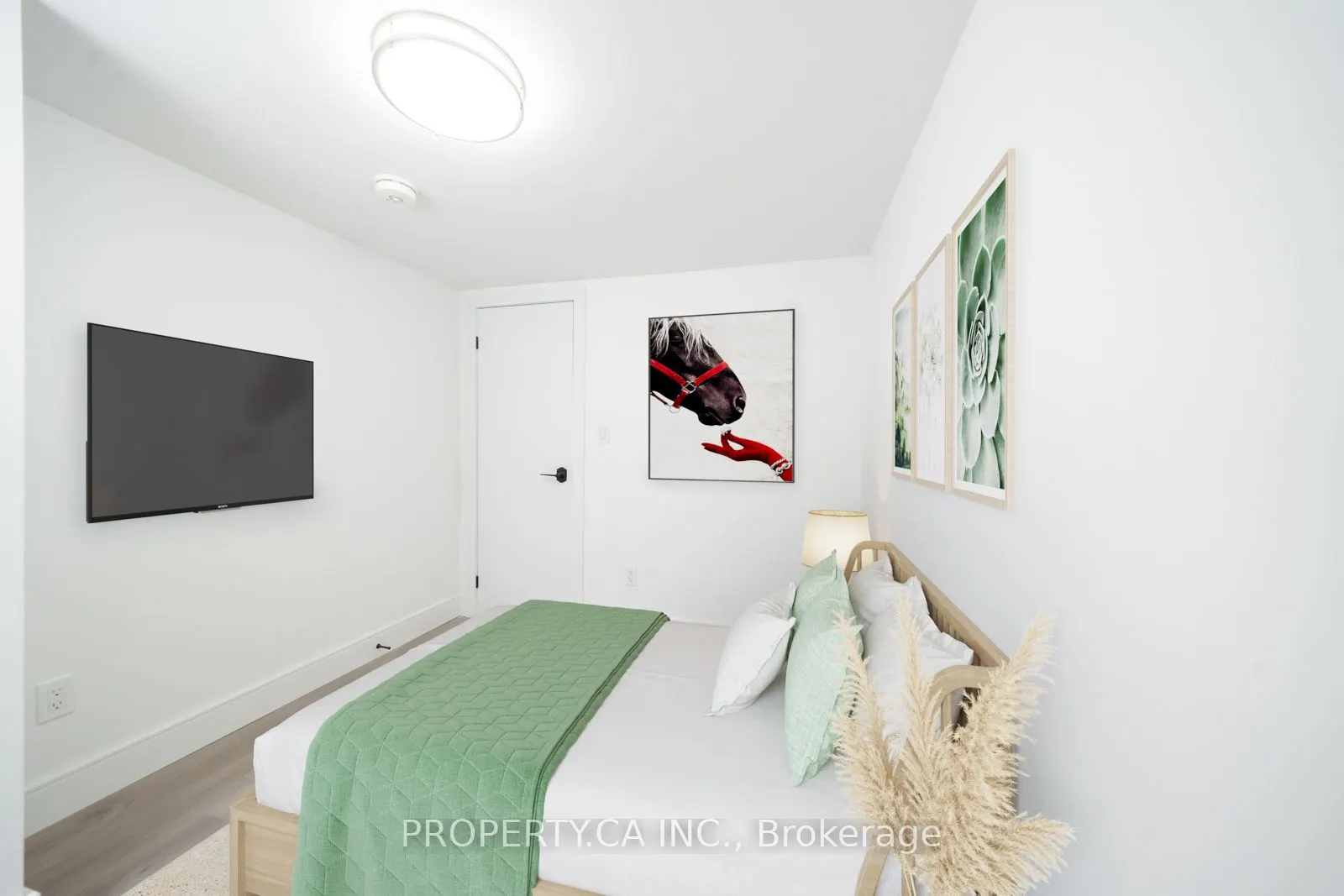 33 Moorecroft Crescent