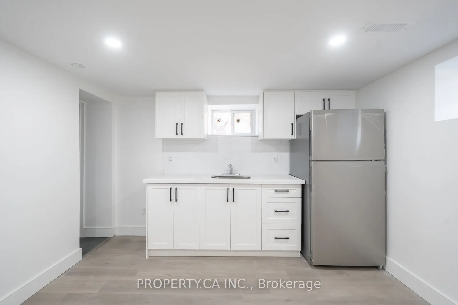 33 Moorecroft Crescent