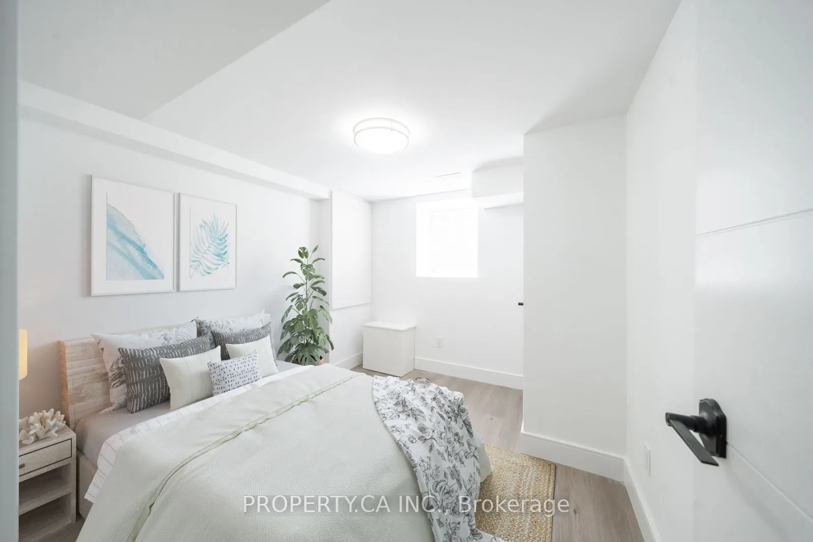 33 Moorecroft Crescent