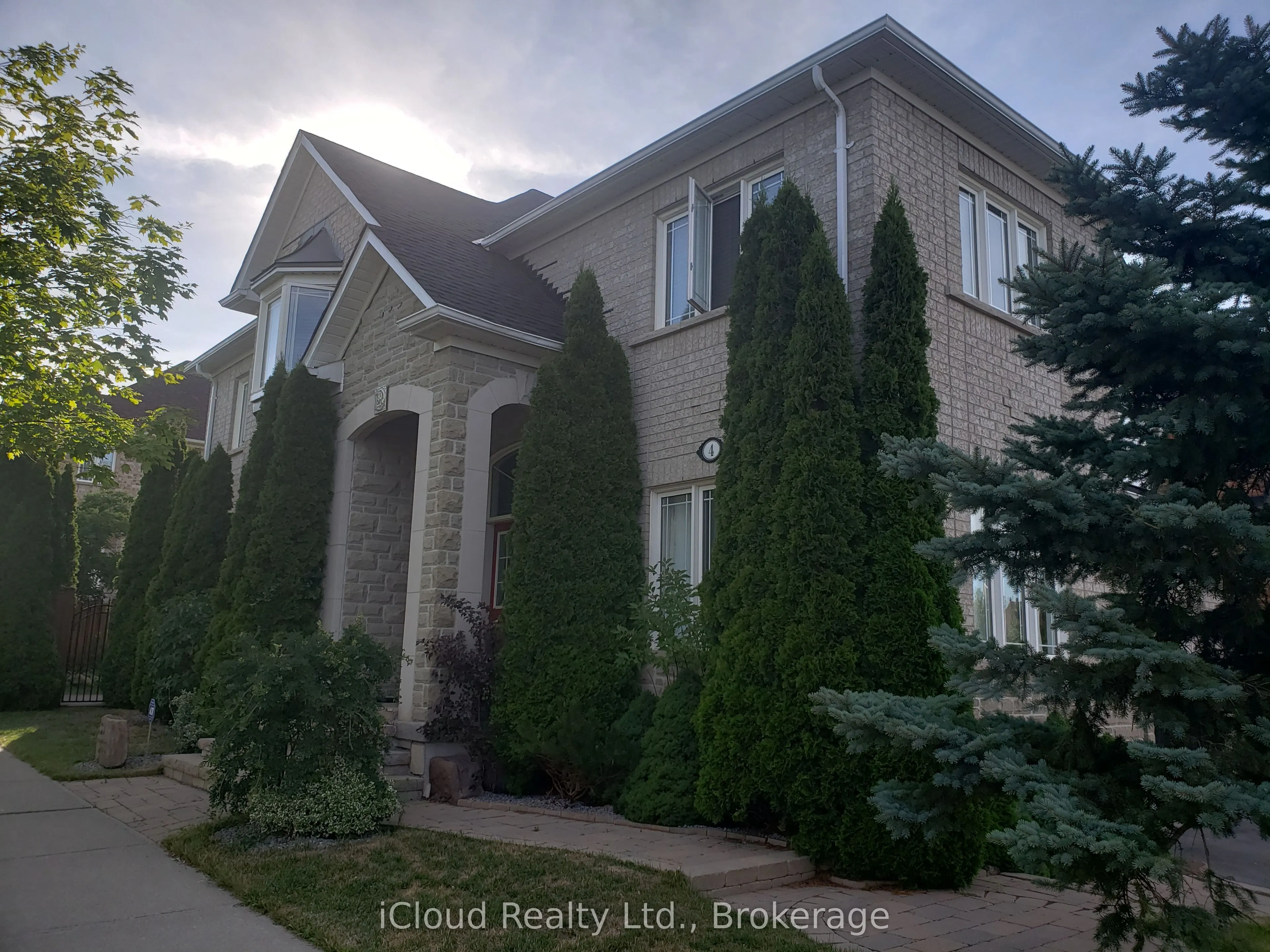 4 Cantwell Crescent