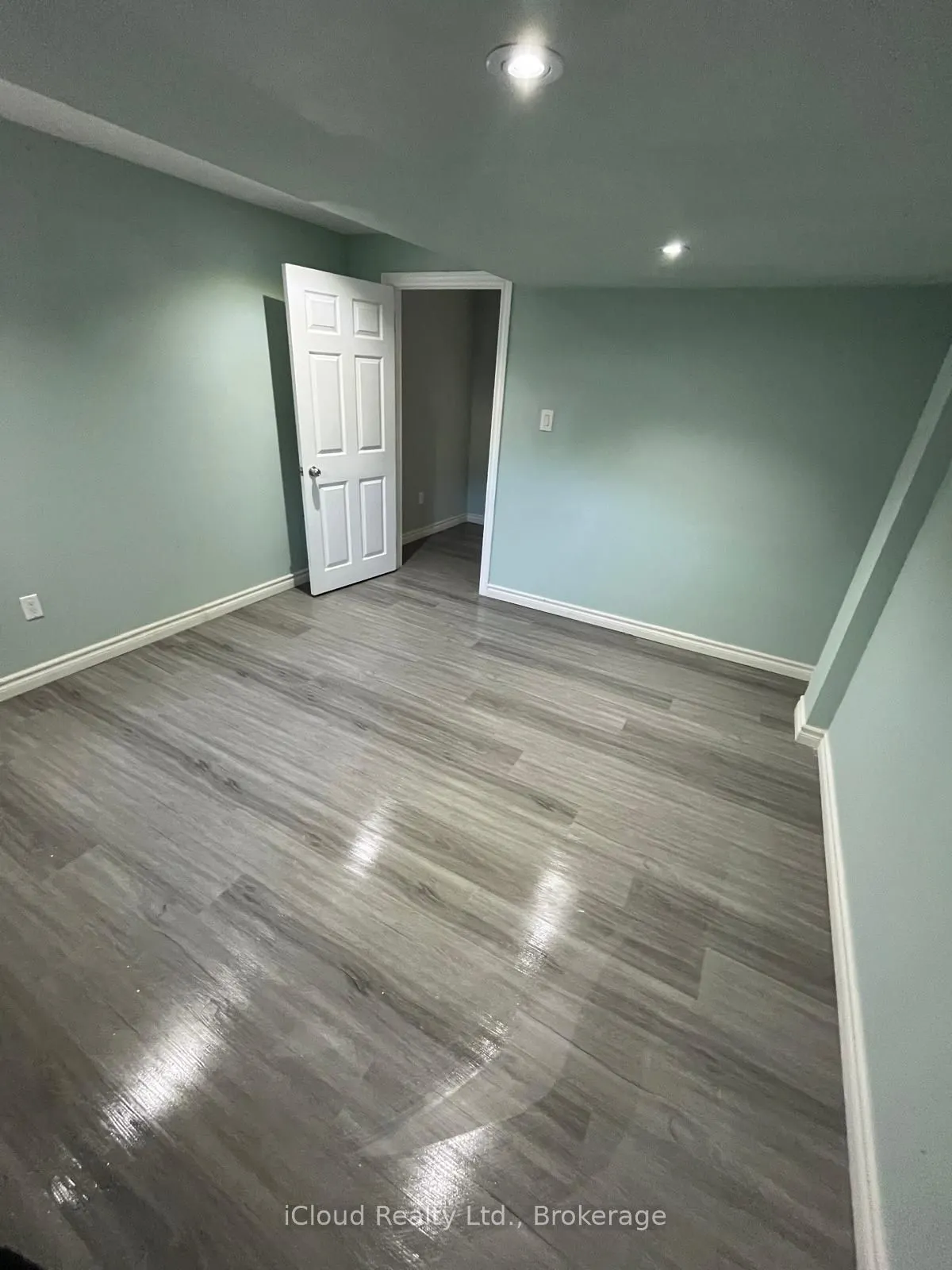 4 Cantwell Crescent