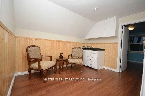 16 Landseer Road