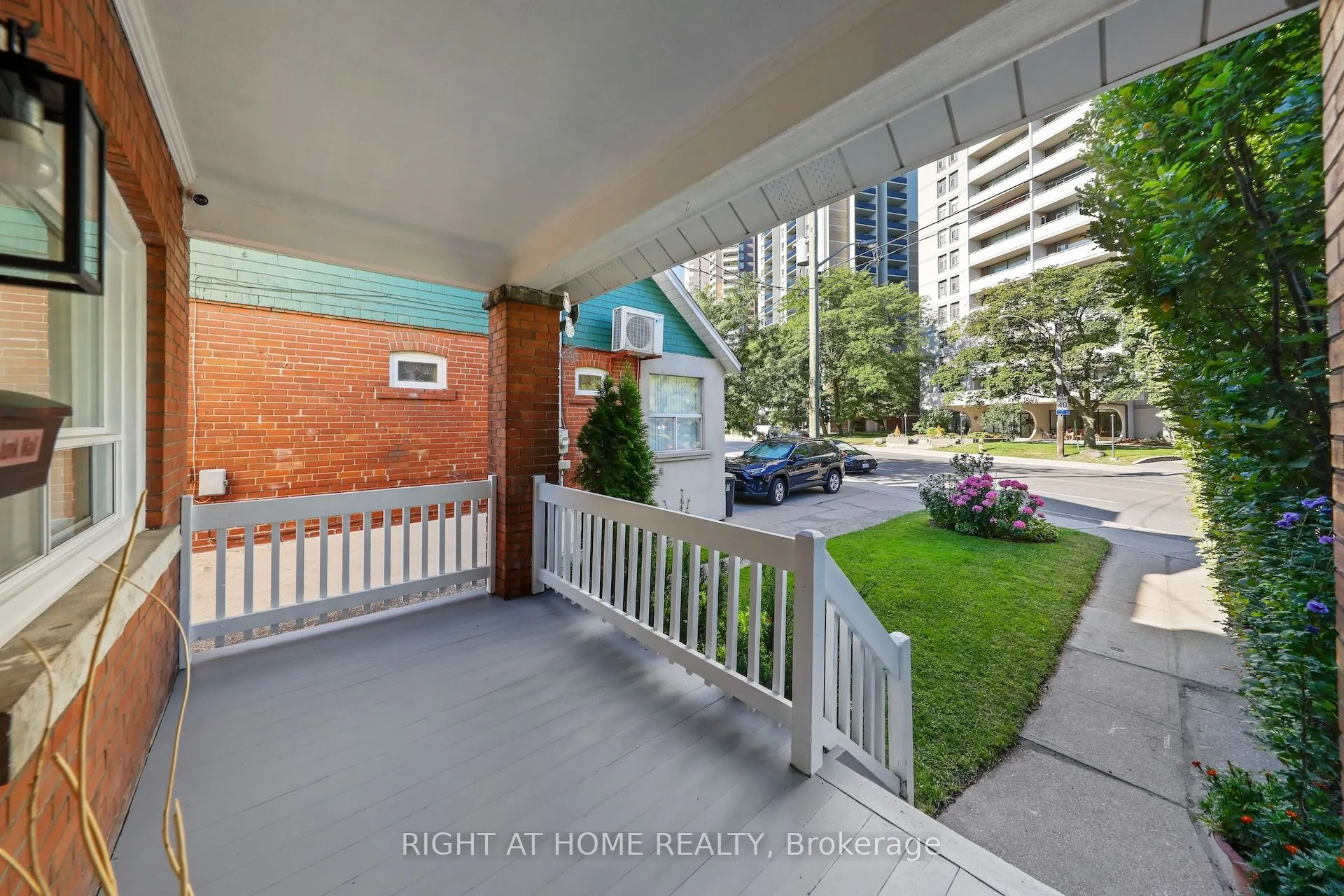 977 Broadview Avenue