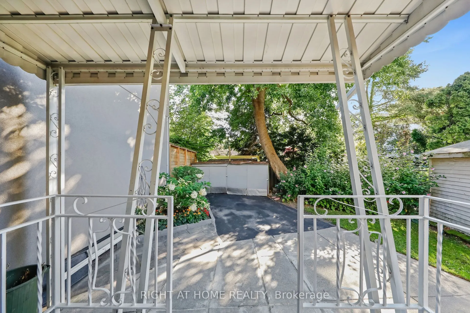 977 Broadview Avenue