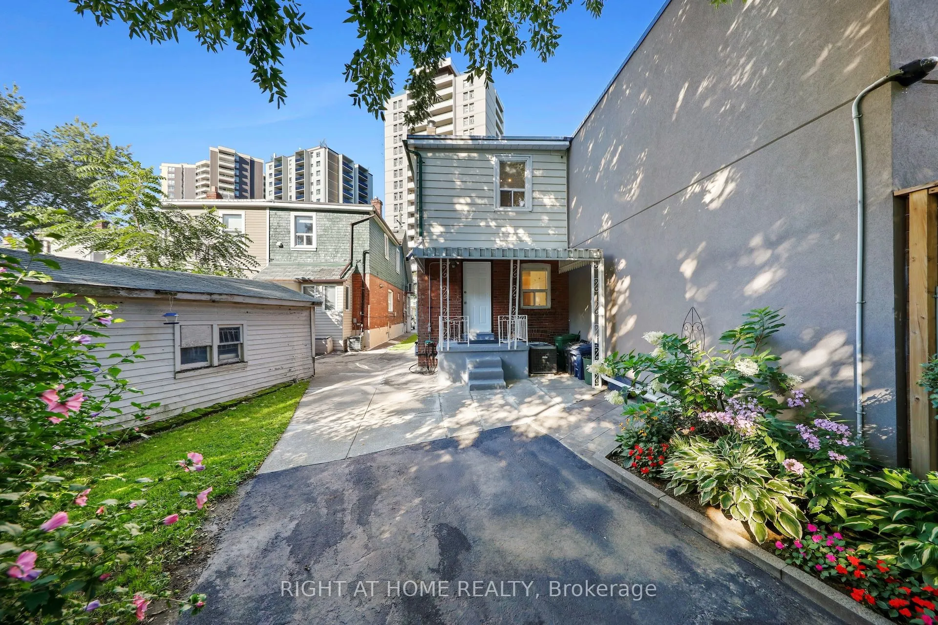 977 Broadview Avenue