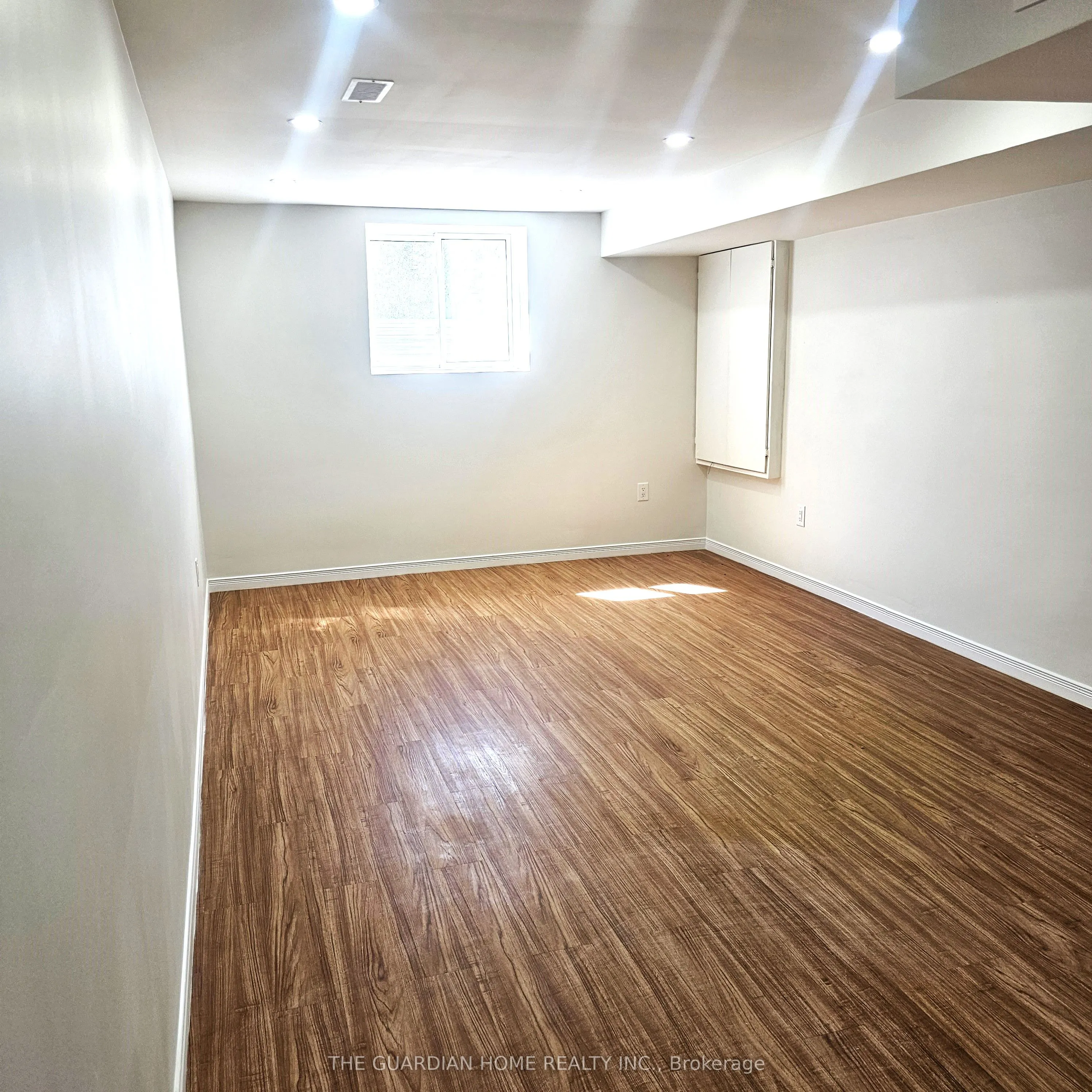 15 Ryder Crescent