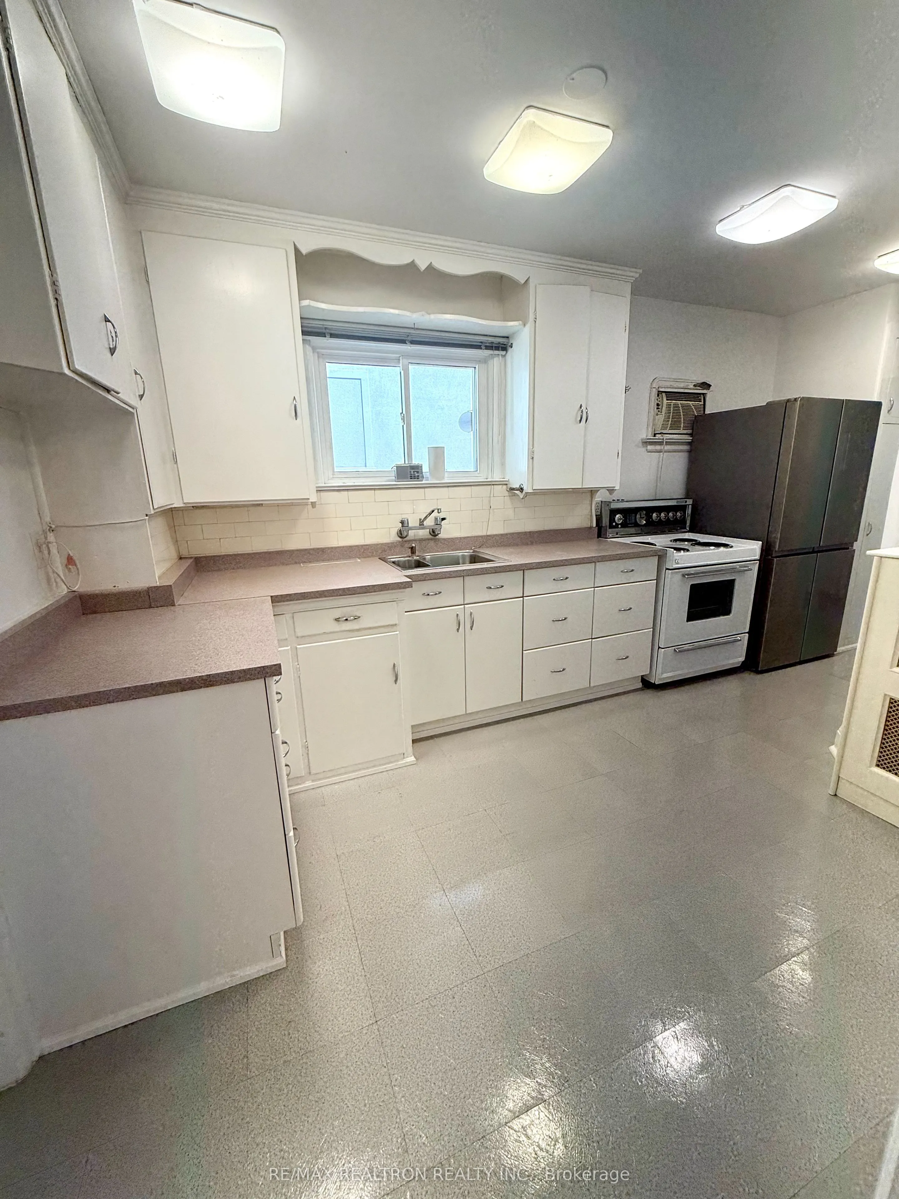 138 Glenwood Crescent