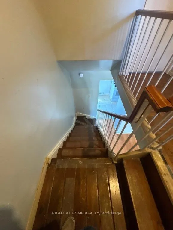1209 Queen Street E, #5