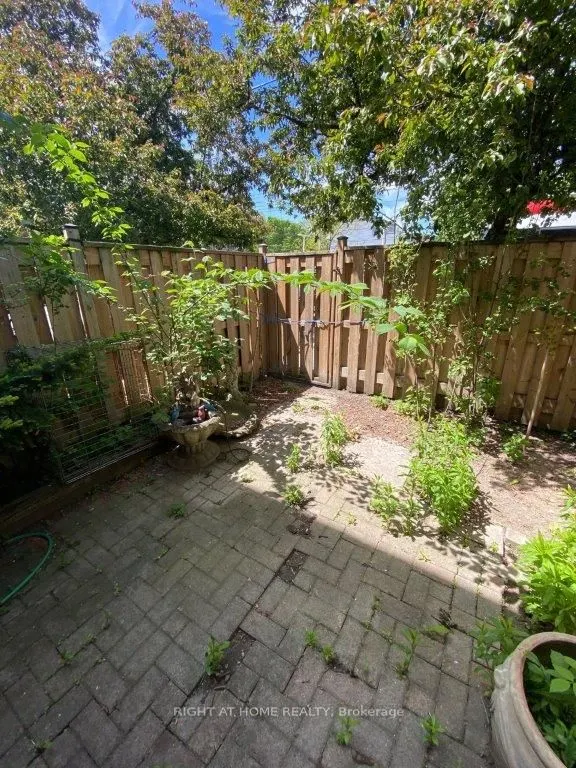 1209 Queen Street E, #5