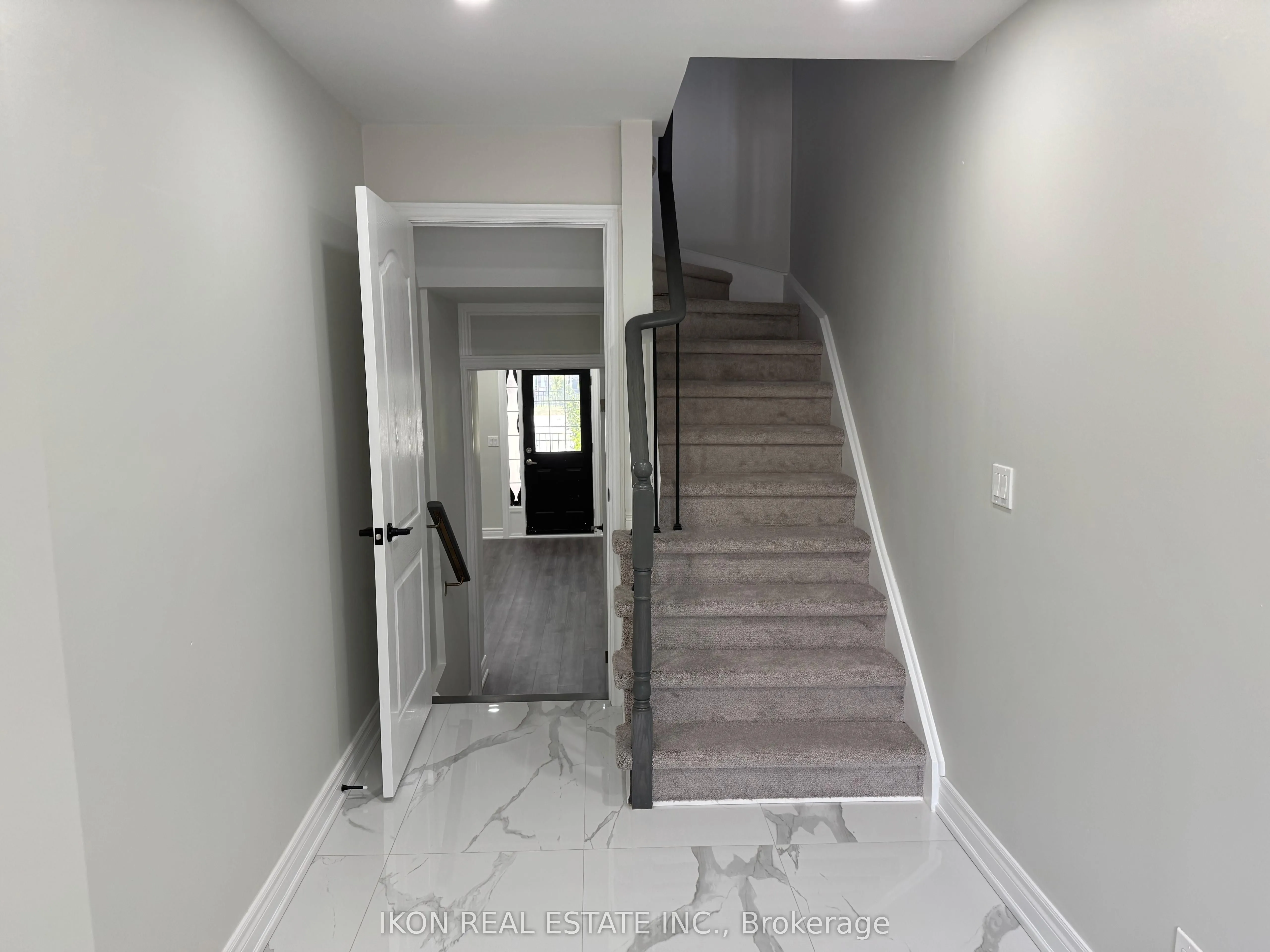 67 Sprucedale Way E, #32